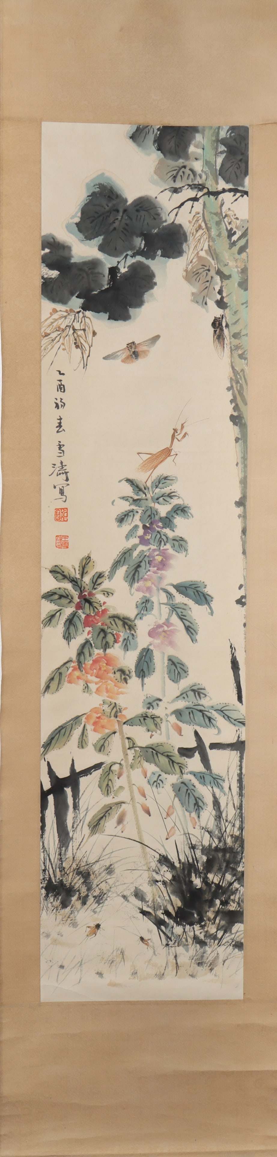 A Chinese Vertical Scroll Ink Painting of Flower on Paper: A Chinese Vertical Scroll Ink Painting of Flower on Paper Wang xuetao Size:98cmx23cm (The Dimensions Of All Batches Are Manually Measured.If You Need More Detailed Information, Please Contact Our