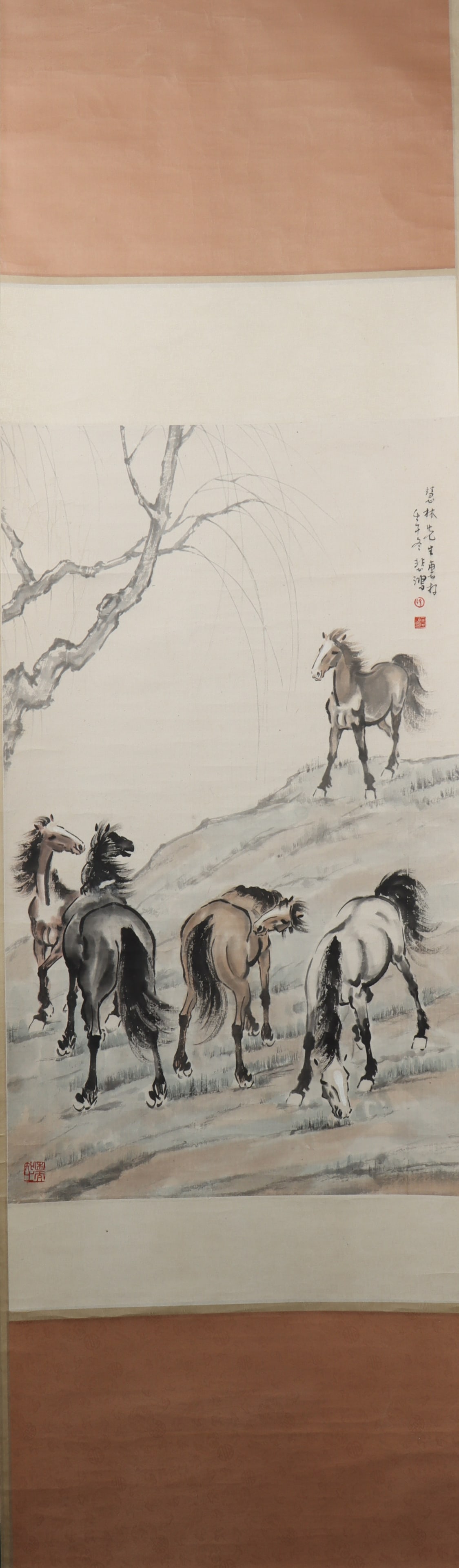 A Chinese Vertical Scroll Ink Painting of Horse on Paper: A Chinese Vertical Scroll Ink Painting of Horse on Paper Xu beihong Size:101cmx60cm (The Dimensions Of All Batches Are Manually Measured.If You Need More Detailed Information, Please Contact Our