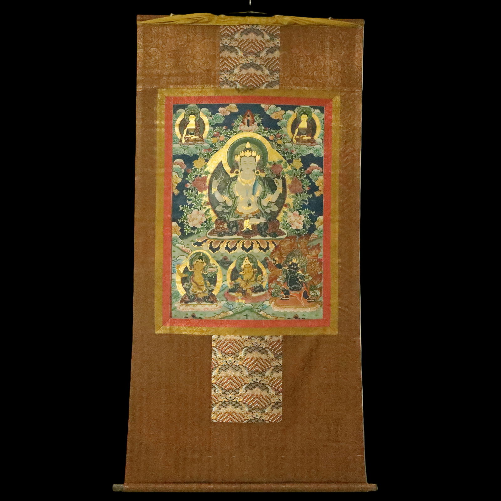 An Exquisite Brocade Painted Color Four-arms Statue of Avalokitesvara Tangka: An Exquisite Brocade Painted Color Four-arms Statue of Avalokitesvara Tangka Ming Dynasty, China Size:85cmx165cm (The Dimensions Of All Batches Are Manually Measured.If You Need More Detailed