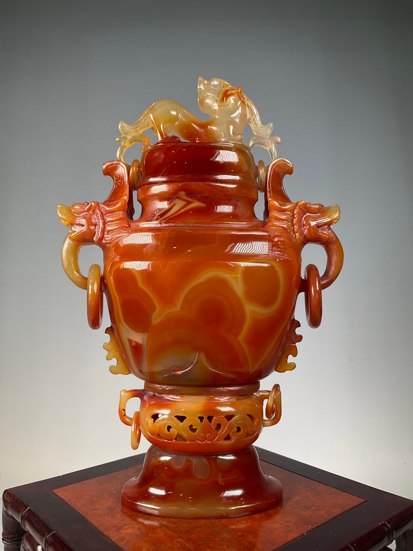 An Exquisite Agate Dragon Pattern Double-Ears Censer: An Exquisite Agate Dragon Pattern Double-Ears Censer Qing Dynasty, China Size:25cmx16cm Weight:1088g (The Dimensions Of All Batches Are Manually Measured.If You Need More Detailed Information,