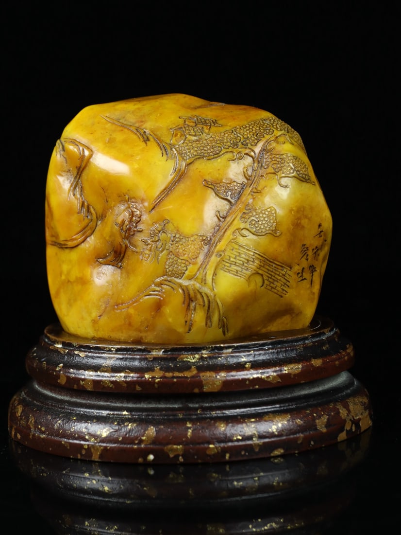 An Exquisite Tianhuang Stone Character and Story Pattern Ornament: An Exquisite Tianhuang Stone Character and Story Pattern Ornament Qing Dynasty, China Size:10cmx10cmx8cm Weight:546g (The Dimensions Of All Batches Are Manually Measured.If You Need More Detailed