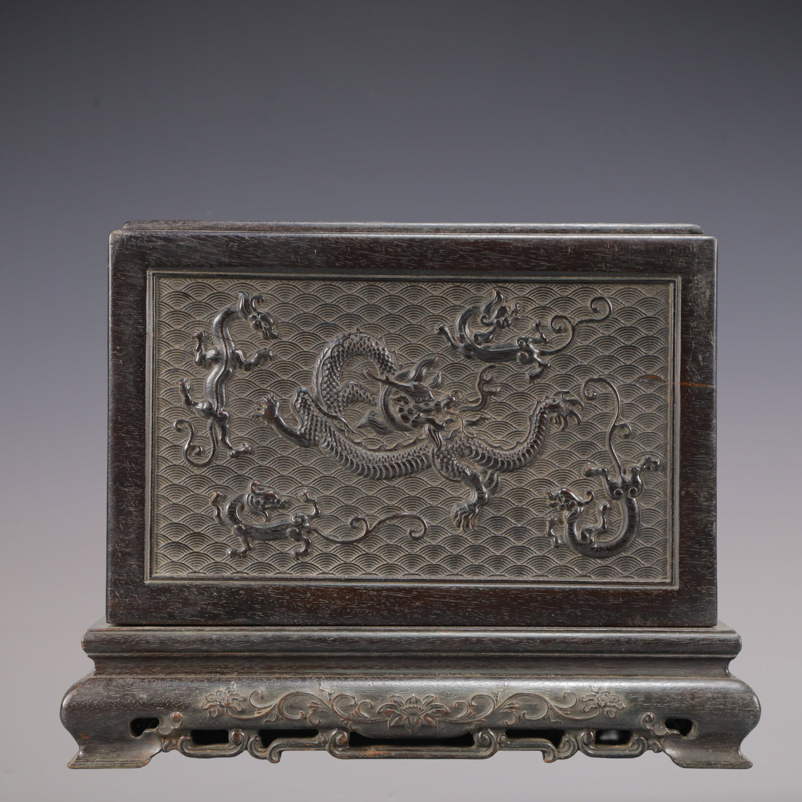 A Exquisite Zitanwood Dragon Pattern Lotus Pattern with poem Box: A Exquisite Zitanwood Dragon Pattern Lotus Pattern with poem Box Qing Dynasty, China Size:24.2cmx24.2cmx19.9cm Weight:3500g (The Dimensions Of All Batches Are Manually Measured.If You Need More Detail