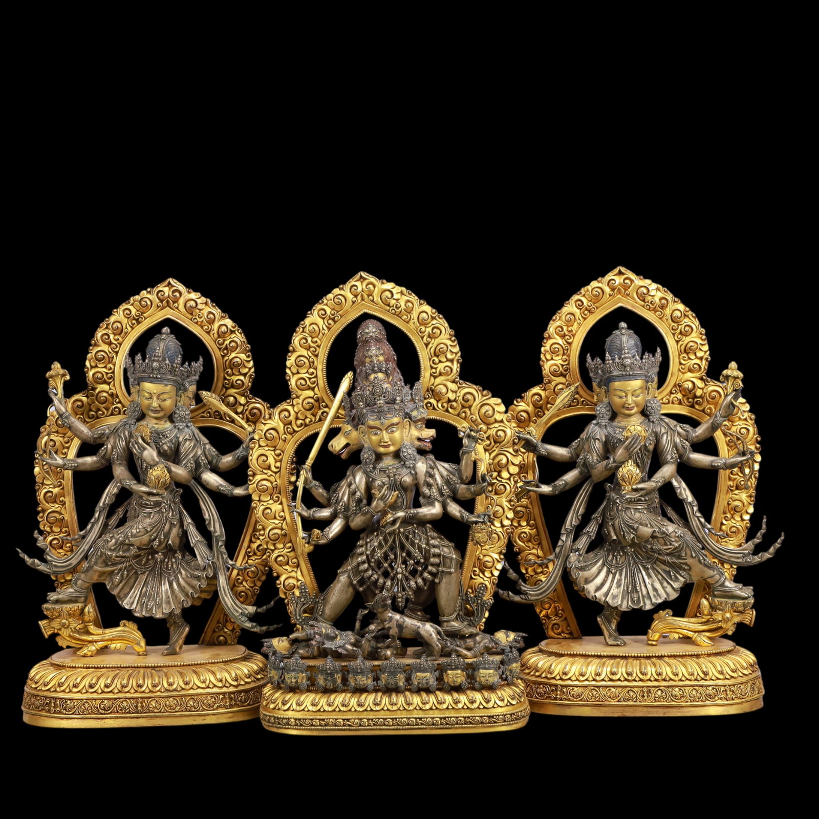 A Exquisite A Set of Gilt Bronze Statue of Gautama’s Mother: A Exquisite A Set of Gilt Bronze Statue of Gautama’s Mother Ming Dynasty, China Size:26cmx15cmx47cm Weight:27000g (The Dimensions Of All Batches Are Manually Measured.If You Need More Detailed