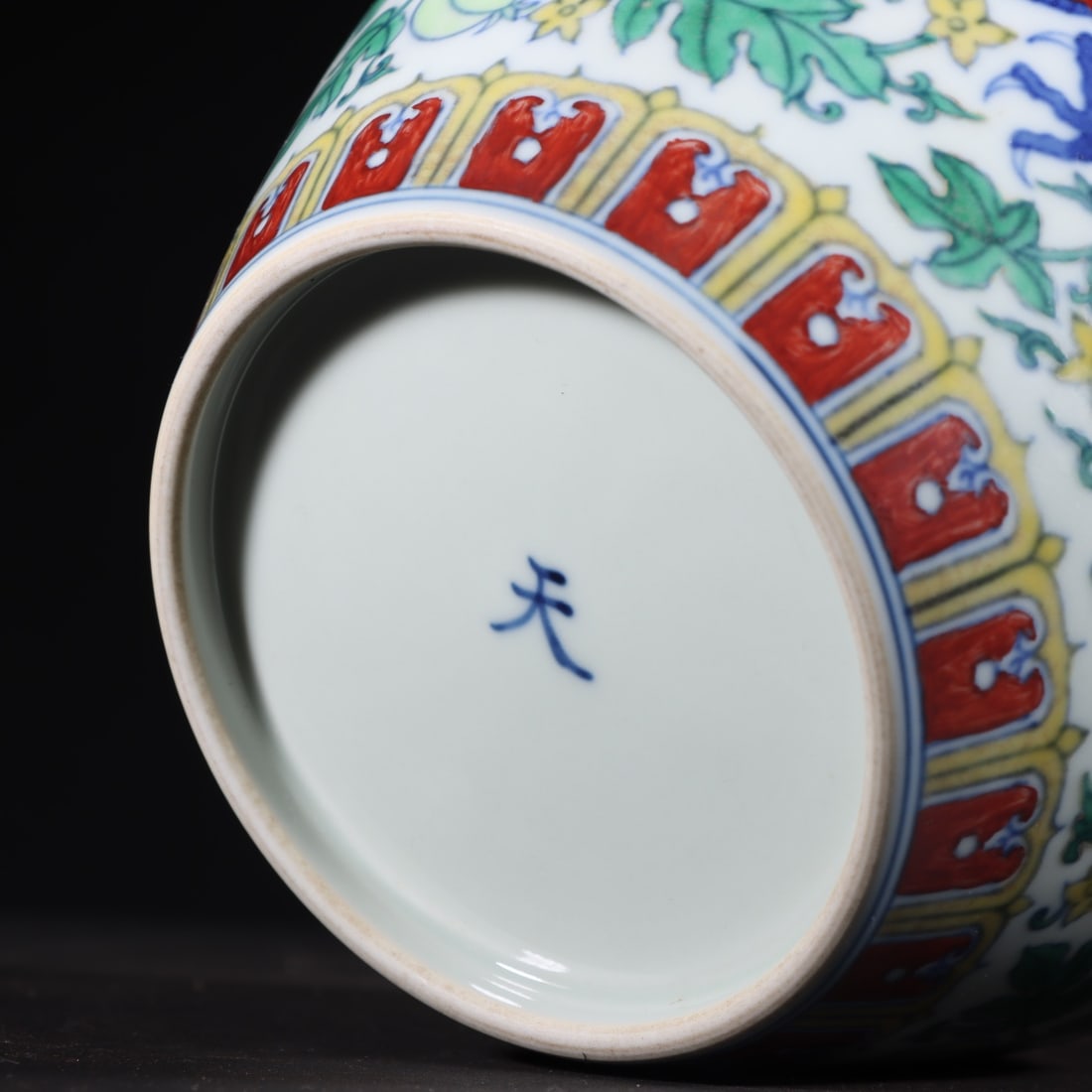 A Rare Doucai Dragon Pattern Jar - 9