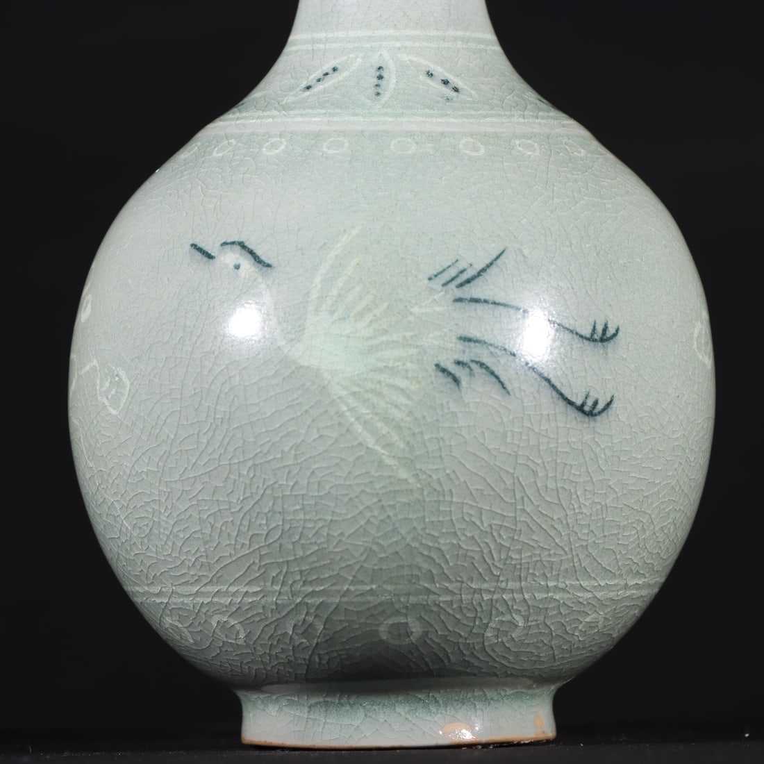 An Exquisite Celadon Crane Pattern Vase - 3