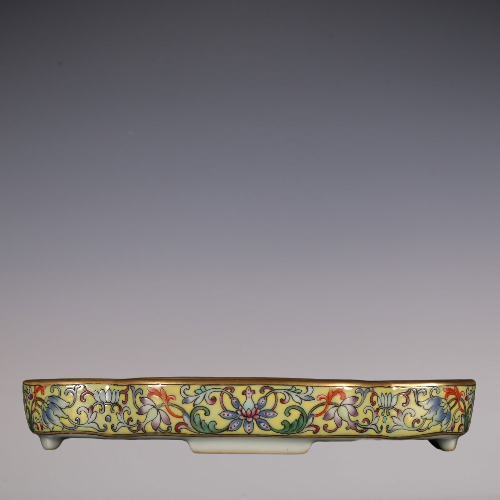 An Exquisite Famille-Rose Flower Pattern Bats and Peach Pattern with poem Brush Washer: An Exquisite Famille-Rose Flower Pattern Bats and Peach Pattern with poem Brush Washer Qing Dynasty, China Qianlong Four-character Mark Size:2.8cmx16.3cm (The Dimensions Of All Batches Are