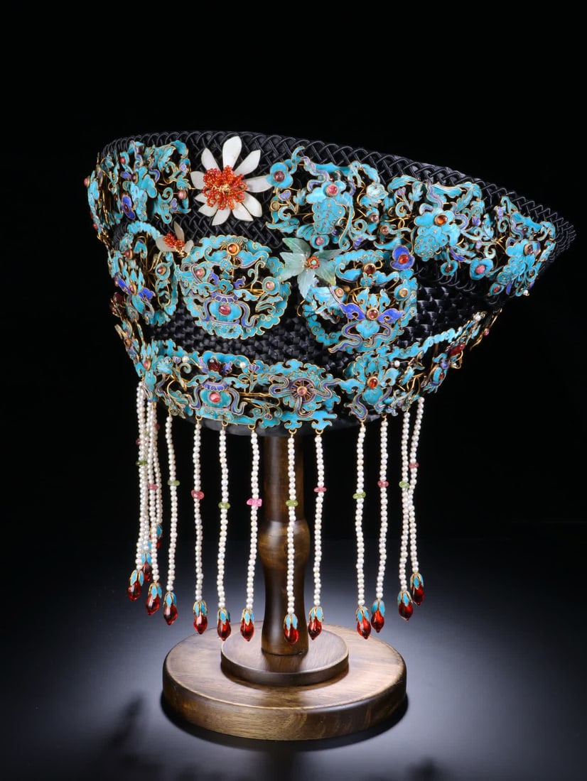 A Qing Dynasty silver-dotted emerald headdress: Qing Dynasty silver-dotted emerald headdress SIZE: W:30cm H:35cm (The Dimensions Of All Batches Are Manually Measured.If You Need More Detailed Information, Please Contact Our Customer Service Before