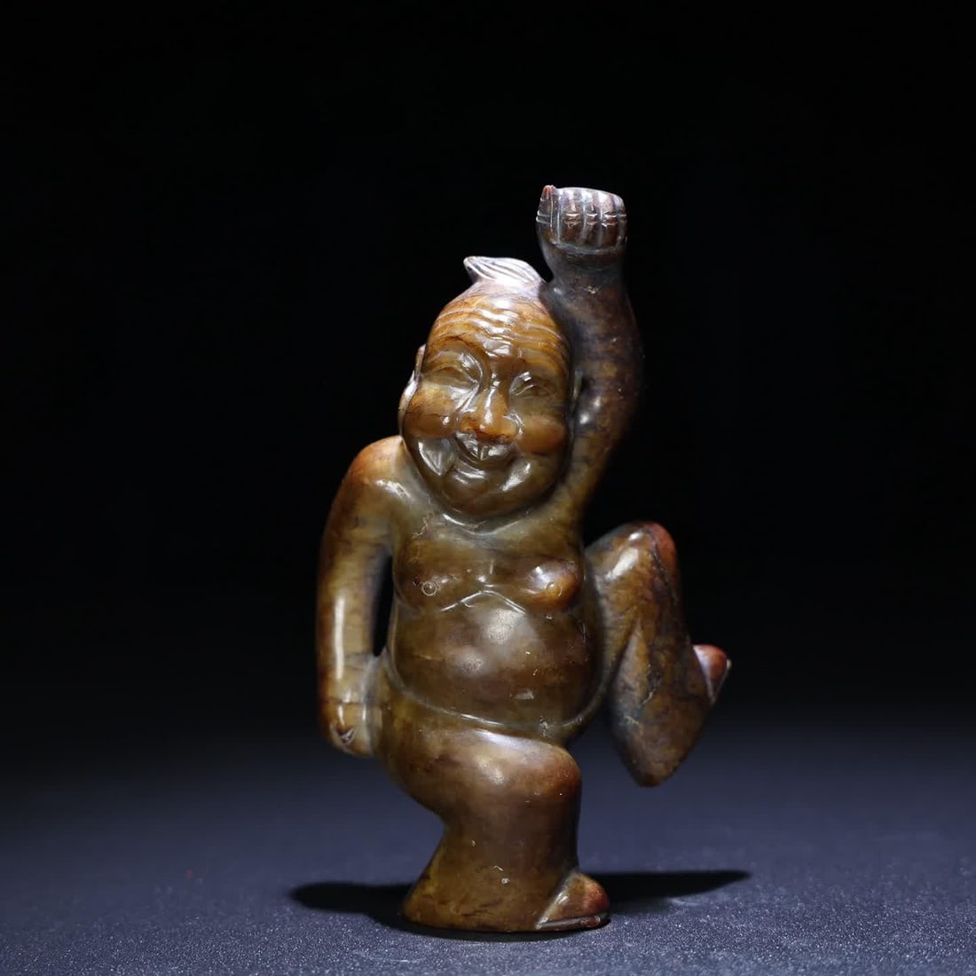 A Han Dynasty jade man: Han Dynasty jade figure SIZE: 103x74x40mm W:308g (The Dimensions Of All Batches Are Manually Measured.If You Need More Detailed Information, Please Contact Our Customer Service Before Bidding.)