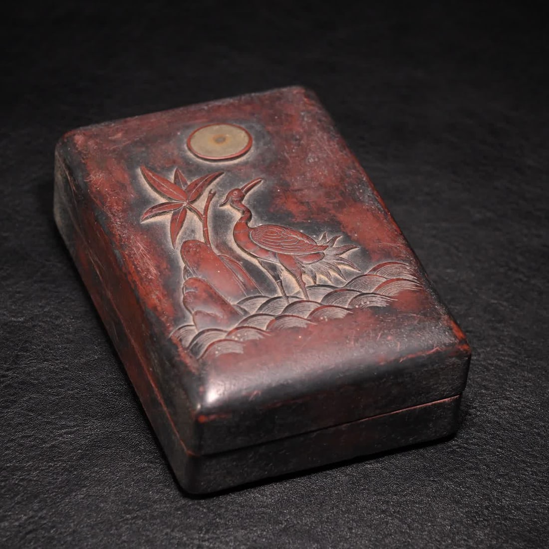 A piece of Wu Xin Chinese purple stone with eyes "Yipin Qing Dynasty Integrity" cover inkstone: Wu Xin's middle style purple end stone with eyes "Yipin Qing Dynasty Integrity" cover inkstone SIZE: H:5cm W:15cm W:1267g (The Dimensions Of All Batches Are Manually Measured.If You Need More Detailed