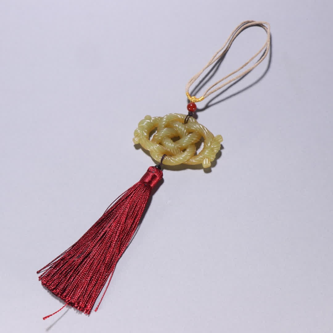 A piece of Qing Dynasty Qing Dynasty Hetian topaz rope knot pendant: Qing Dynasty Qing Dynasty Hetian topaz rope knot SIZE: W:4.9x6.9cm W:52.2g (The Dimensions Of All Batches Are Manually Measured.If You Need More Detailed Information, Please Contact Our Customer Servi