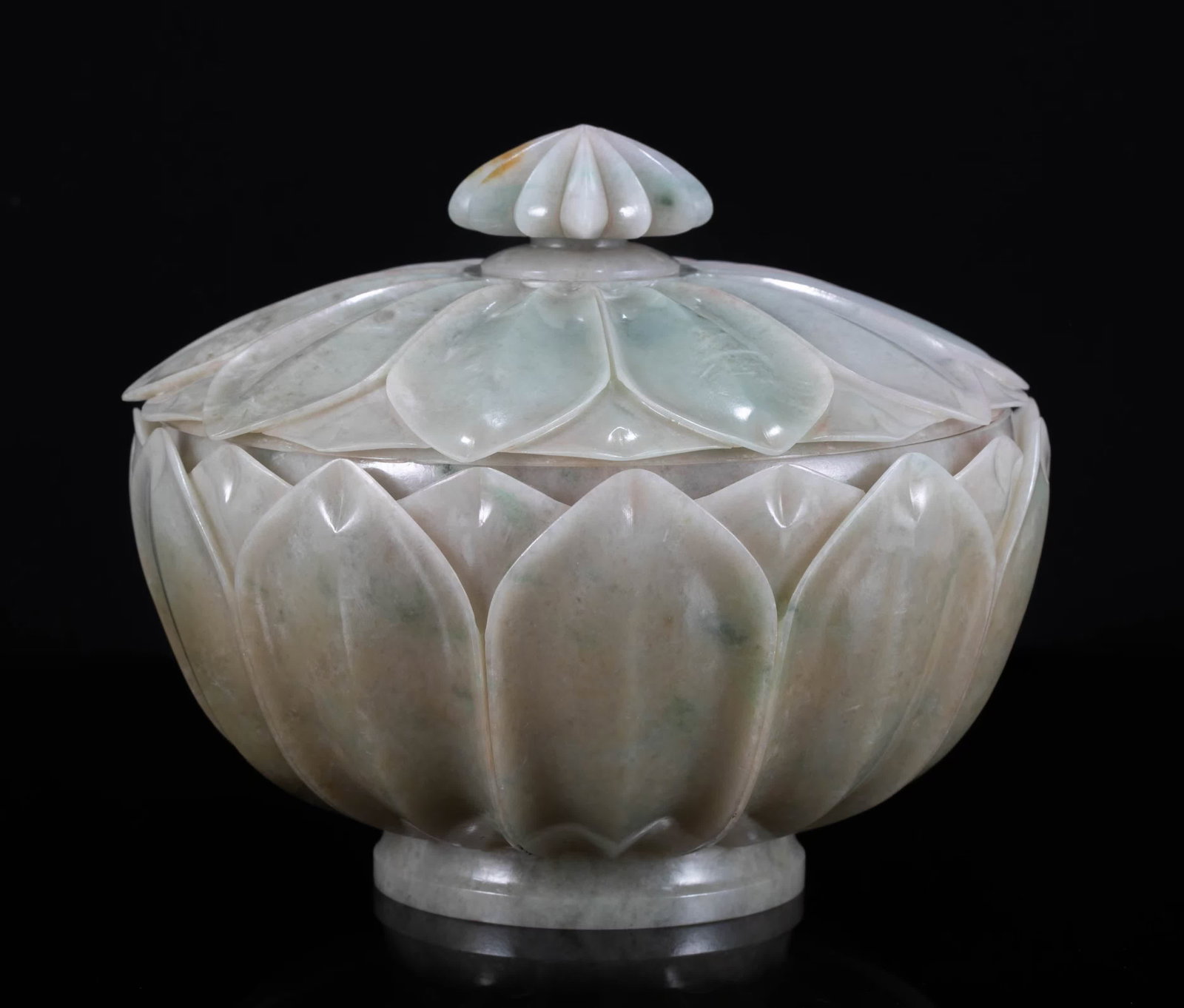 A jade lotus bowl from the Qing Dynasty court: Qing Dynasty court collection jade lotus cover bowl SIZE: H:14cm mouthD:17cm (The Dimensions Of All Batches Are Manually Measured.If You Need More Detailed Information, Please Contact Our Customer Ser