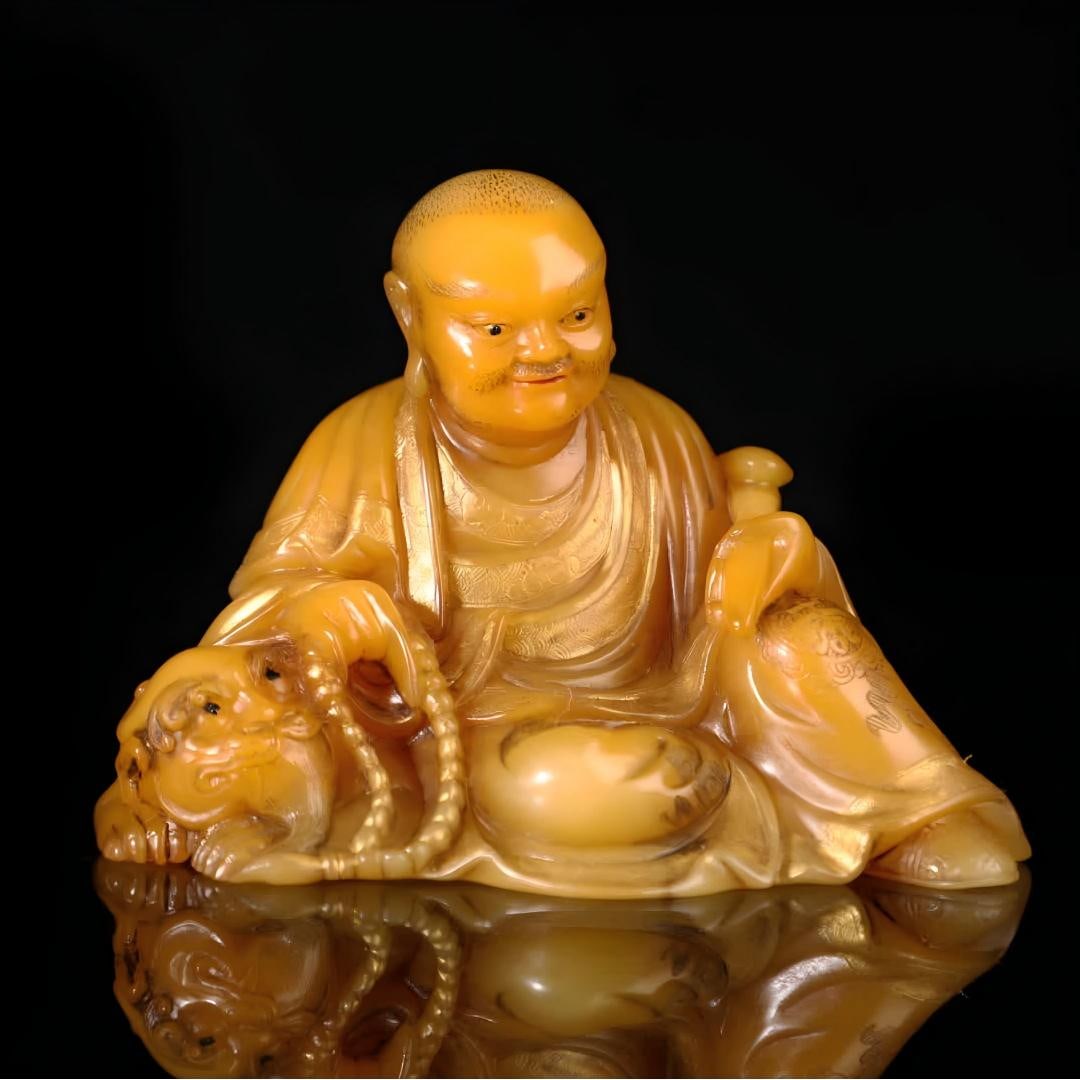 A piece of Shoushan Shitian Huang: Arhat ornament Yuanzhu, a famous seal carver in the Qing Dynasty: Shoushan Shitian Huang: Arhat Ornament Yuanzhu, a famous seal carver in the Qing Dynasty SIZE: W:202g H:6cm W:8.5cm (The Dimensions Of All Batches Are Manually Measured.If You Need More Detailed Infor