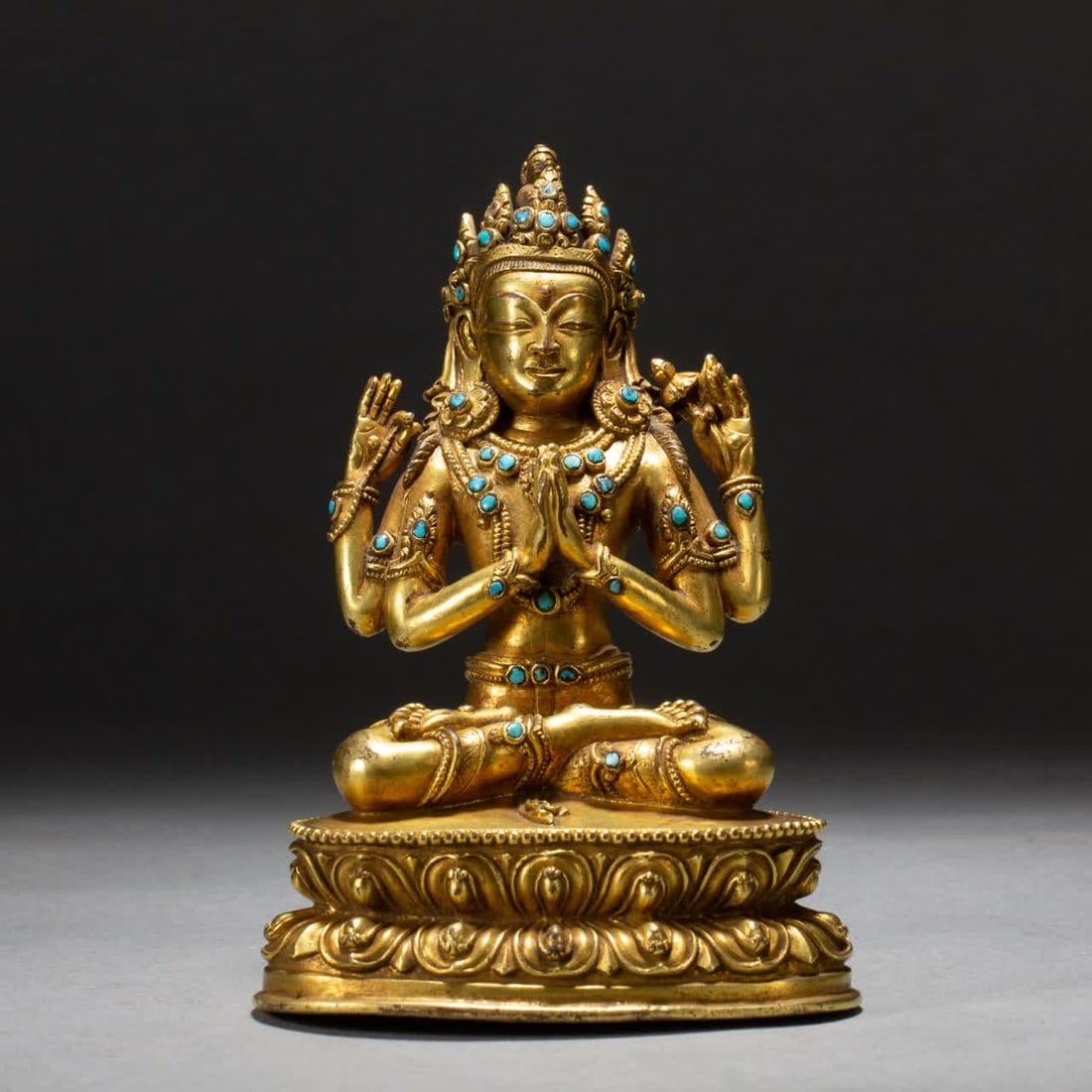 A bronze gilt Buddha statue of the Qing Dynasty: A copper-gilt Buddha statue of the Qing Dynasty SIZE: L:11cm W:7cm H:16cm (The Dimensions Of All Batches Are Manually Measured.If You Need More Detailed Information, Please Contact Our Customer Servic