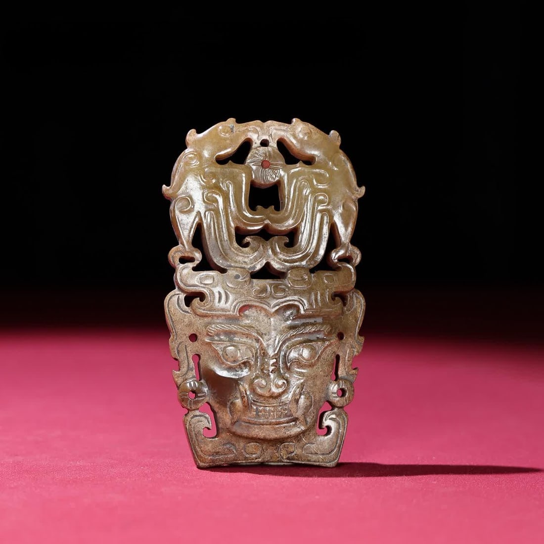 A Han Dynasty Shijiahe Xuan Bird God Jewel Ornament: Han Dynasty Shijiahe Xuan Bird God Head Ornament SIZE: 95x55x19mm W:127g (The Dimensions Of All Batches Are Manually Measured.If You Need More Detailed Information, Please Contact Our Customer Service