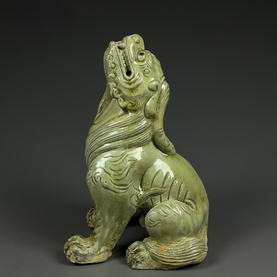 A Northern and Southern Dynasties Xiangzhou kiln looking at the sky and roaring beasts: The Northern and Southern Dynasties Xiangzhou kiln looks at the sky and roars beasts SIZE: H:26cm W:16cm (The Dimensions Of All Batches Are Manually Measured.If You Need More Detailed Information, Ple