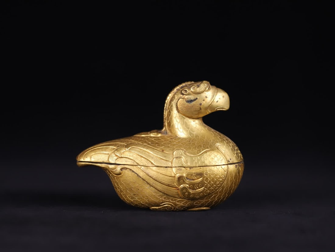 A Song Dynasty copper gilt mandarin duck shaped lid box: Song Dynasty Copper gilt mandarin duck shape lid box as a whole is in the shape of a mandarin duck adopting the split design of the box body and the box lid The cover is the upper body of the mandarin