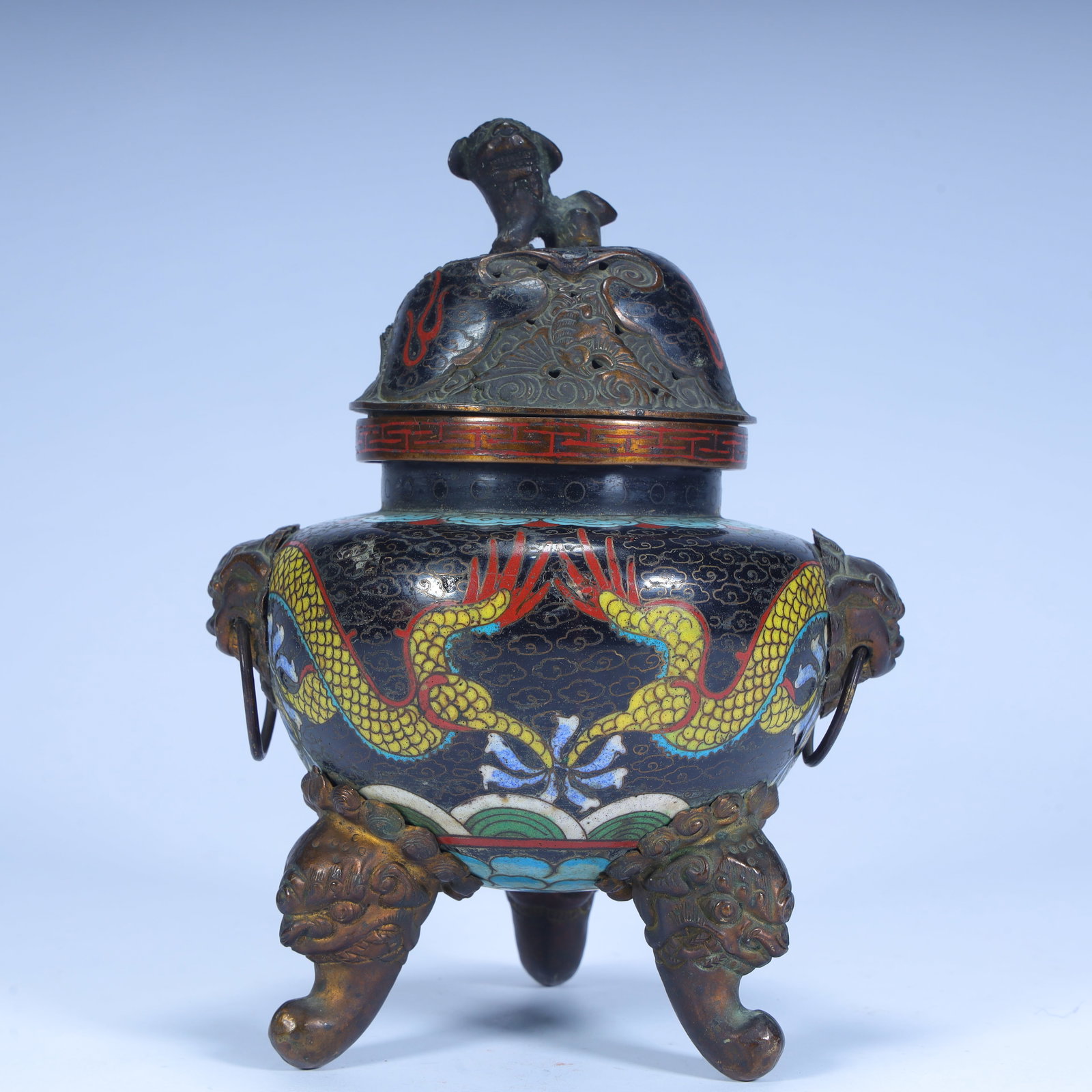 A copper-tired cloisonné enamel dragon pattern three-legged aromatherapy stove: Copper tire cloisonné enamel dragon pattern three-legged aroma burner SIZE: H:18.5cm L:14cm W:11cm W:421g (The Dimensions Of All Batches Are Manually Measured.If You Need More Detailed Information, P