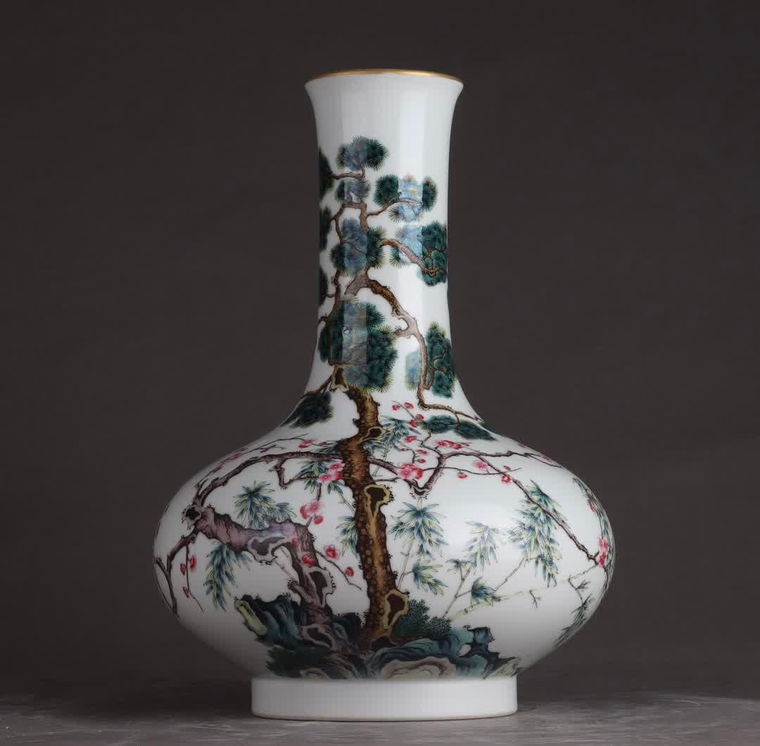 A Qing Qianlong pastel cold three friends pattern appreciation bottle: Qing Qianlong pastel cold year three friends pattern appreciation vase SIZE: H: 30cm Belly diameter 22cm (The Dimensions Of All Batches Are Manually Measured.If You Need More Detailed Information, Ple