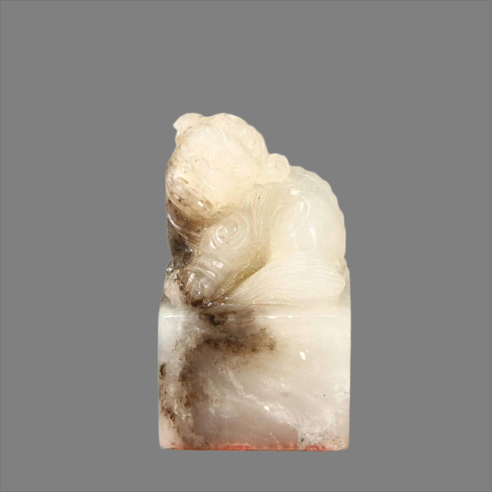 A Qing Dynasty fine Shoushan stone auspicious beast seal: Qing Dynasty boutique Shoushan stone auspicious beast seal SIZE: H:4cm L:2.3cm W:2.3cm W:38g (The Dimensions Of All Batches Are Manually Measured.If You Need More Detailed Information, Please Contact