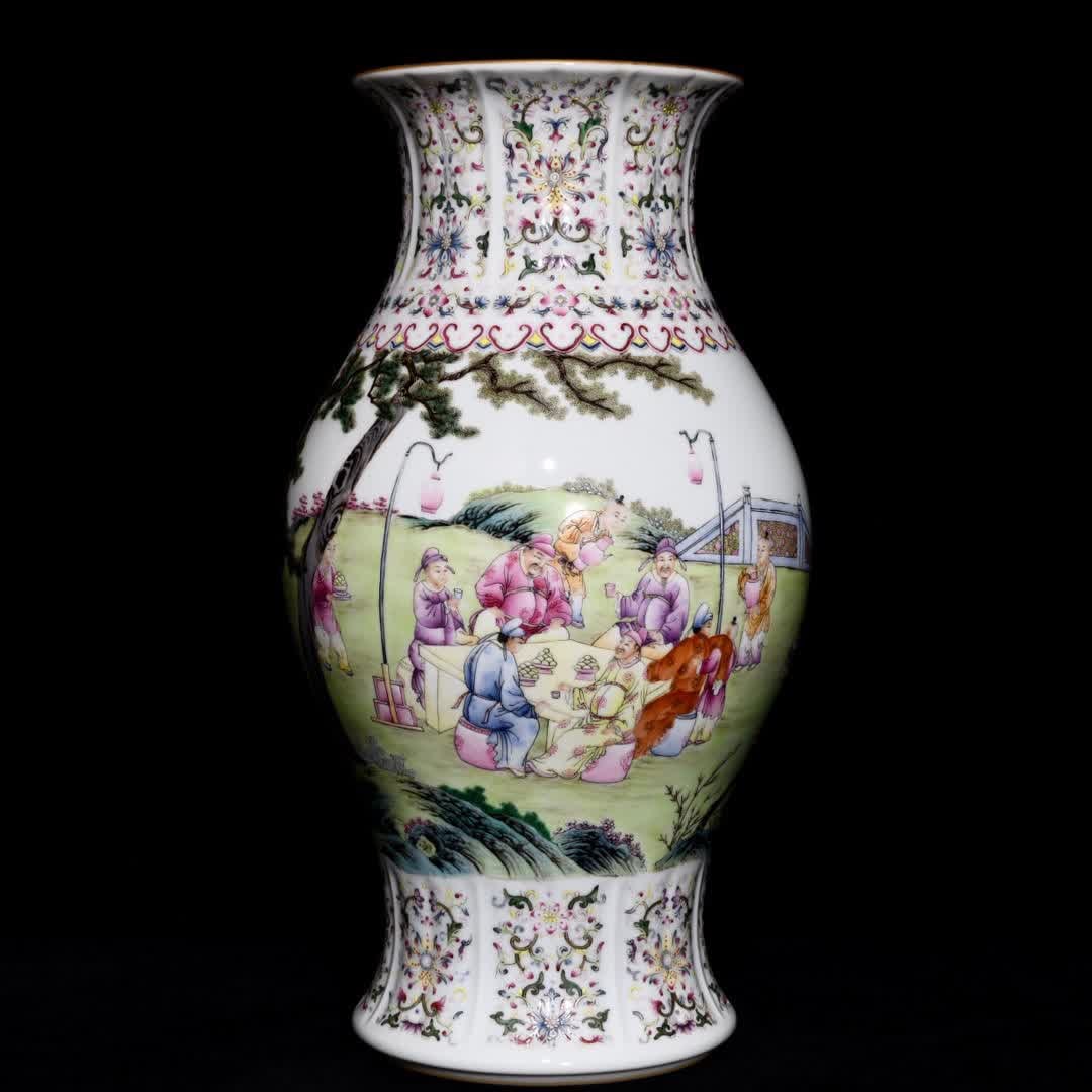 A Qing Qianlong pastel peach and plum night banquet pattern bottle: Qing Qianlong pastel peach and plum night banquet pattern bottle SIZE: H:34.5cm D:20cm (The Dimensions Of All Batches Are Manually Measured.If You Need More Detailed Information, Please Contact Our Cu