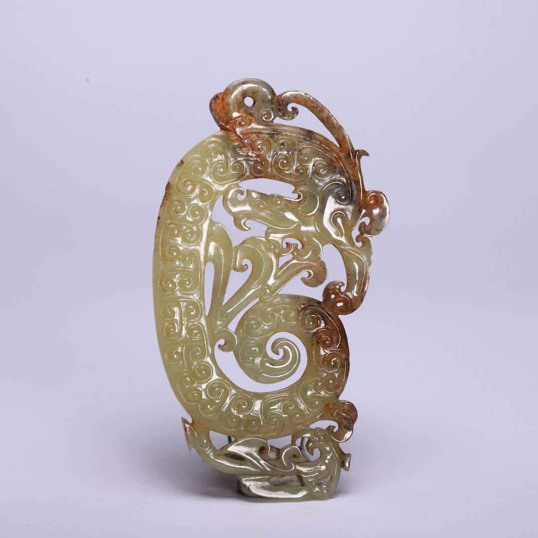A piece of ancient jade: High ancient jade SIZE: cm W:7.5cm H:13cm W:70g (The Dimensions Of All Batches Are Manually Measured.If You Need More Detailed Information, Please Contact Our Customer Service Before Bidding.)