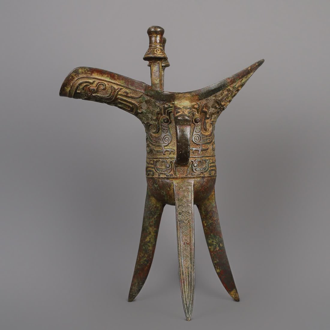 A Western Zhou bronze phoenix bird pattern cup: Western Zhou bronze phoenix bird pattern cup SIZE: W:1390g L:22cm H:29cm (The Dimensions Of All Batches Are Manually Measured.If You Need More Detailed Information, Please Contact Our Customer Service