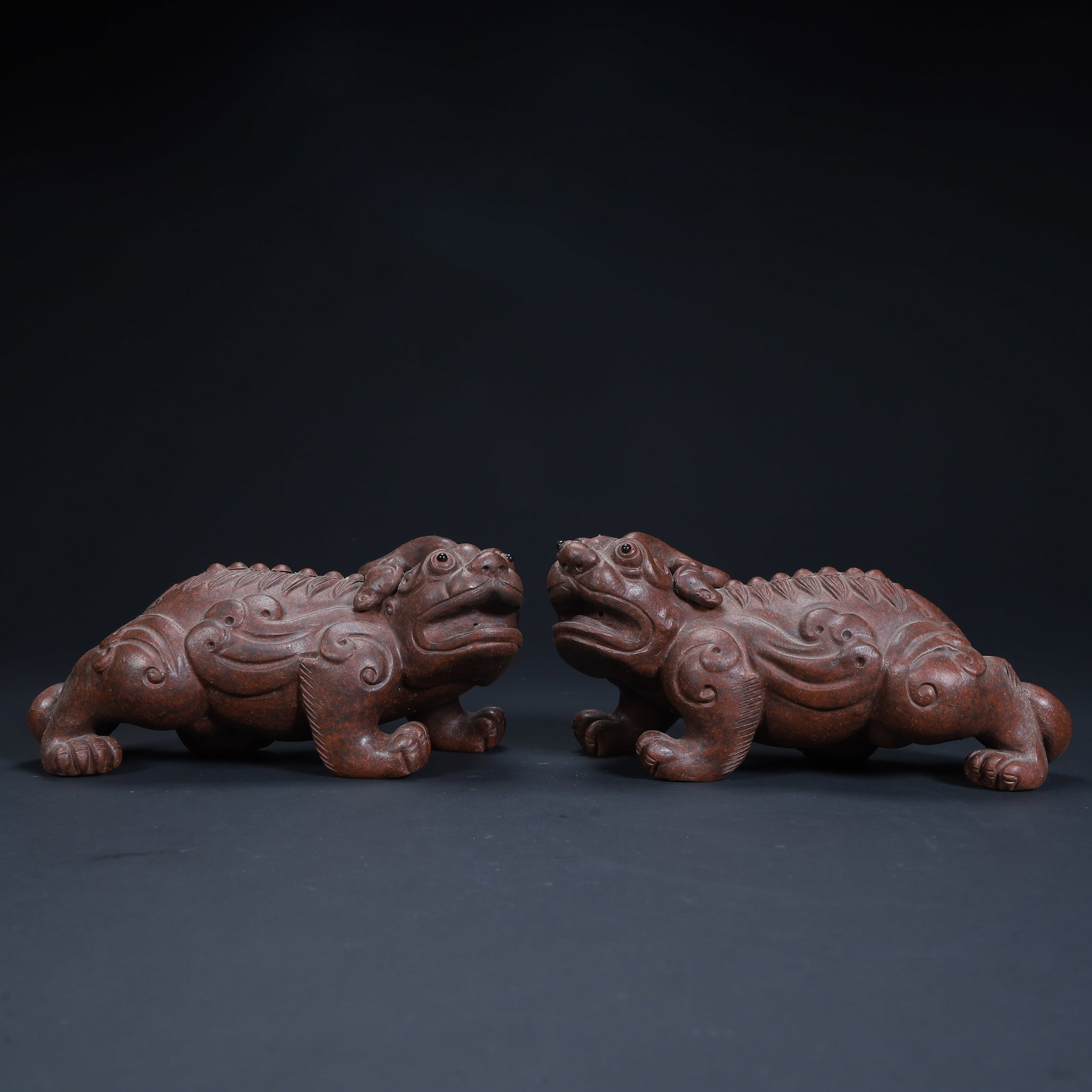 A pair of Qing Dynasty purple sand auspicious beast (Pixiu) paperweights: Qing Dynasty purple sand auspicious beast (Pixiu) paperweight SIZE: H: 7cm L: 16cm W: 7cm Total W: 810g (The Dimensions Of All Batches Are Manually Measured.If You Need More Detailed Information, Plea