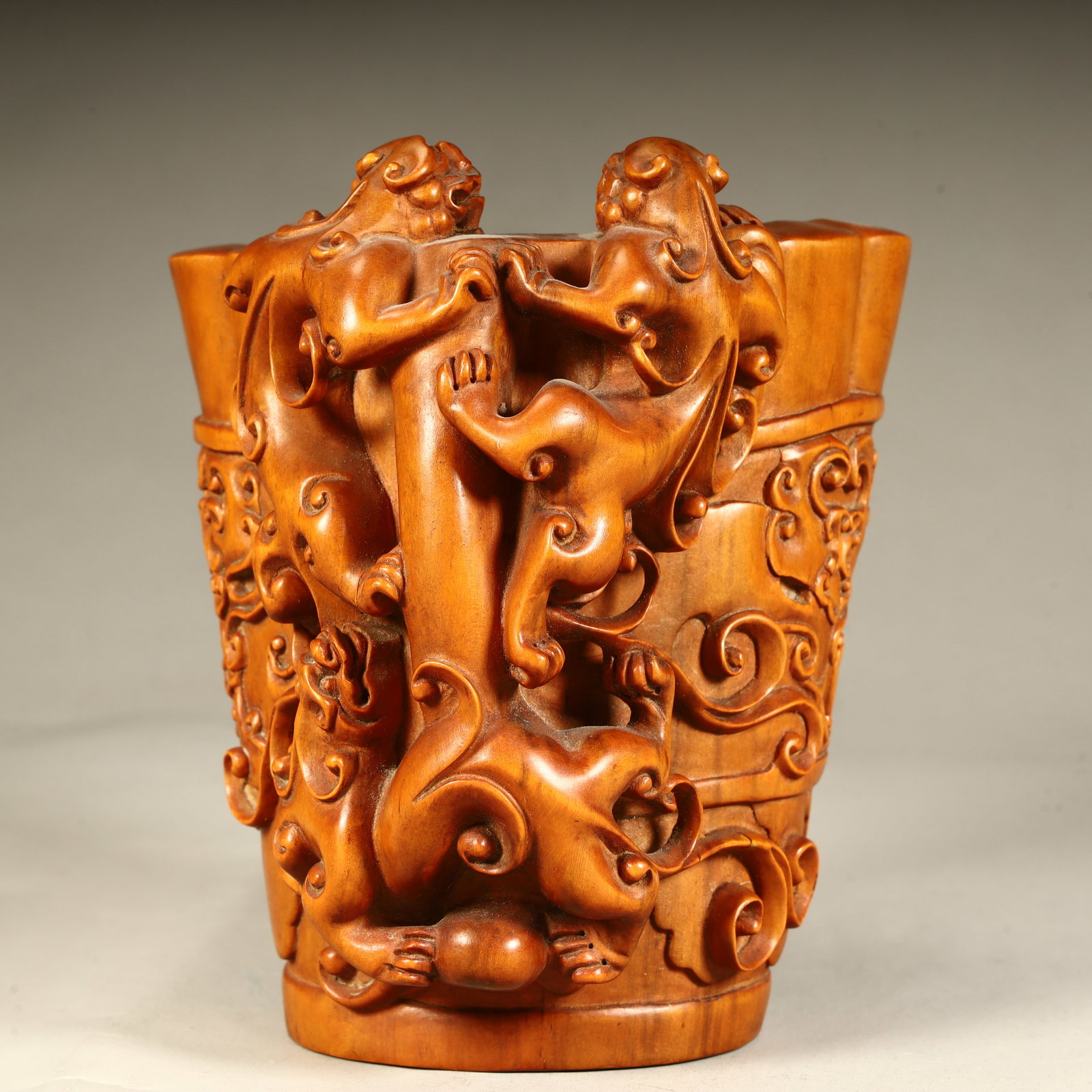 A Qing Dynasty fine boxwood pen holder: Qing Dynasty high-quality boxwood pen holder SIZE: H:14cm L:12.5cm W:11.5cm W:524g (The Dimensions Of All Batches Are Manually Measured.If You Need More Detailed Information, Please Contact Our Custom