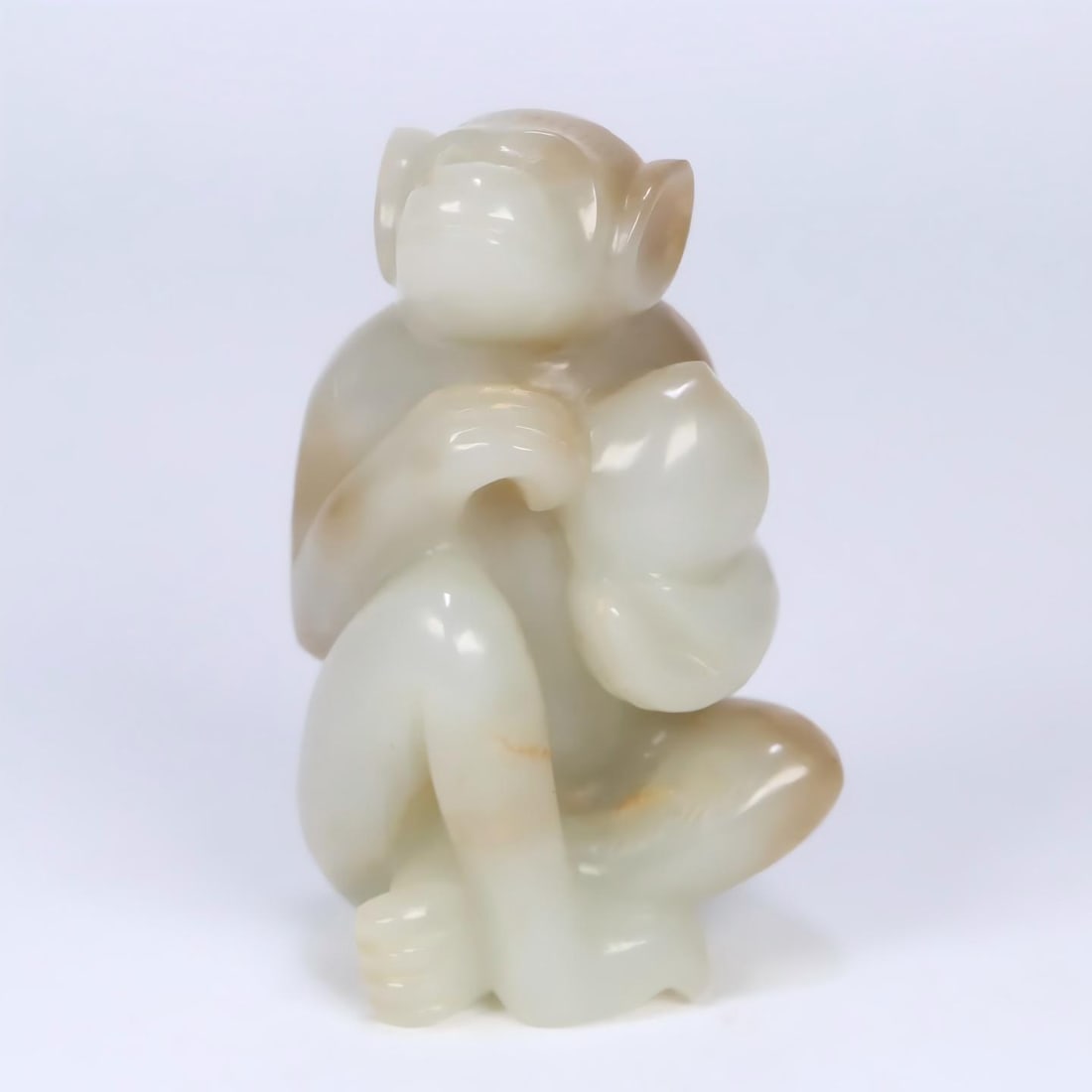 A piece of Qing Dynasty Hetian jade spirit monkey offering a birthday piece: Qing Dynasty Hetian jade spirit monkey birthday piece SIZE: 7.8x5x3.8cm W:197.5g (The Dimensions Of All Batches Are Manually Measured.If You Need More Detailed Information, Please Contact Our Customer