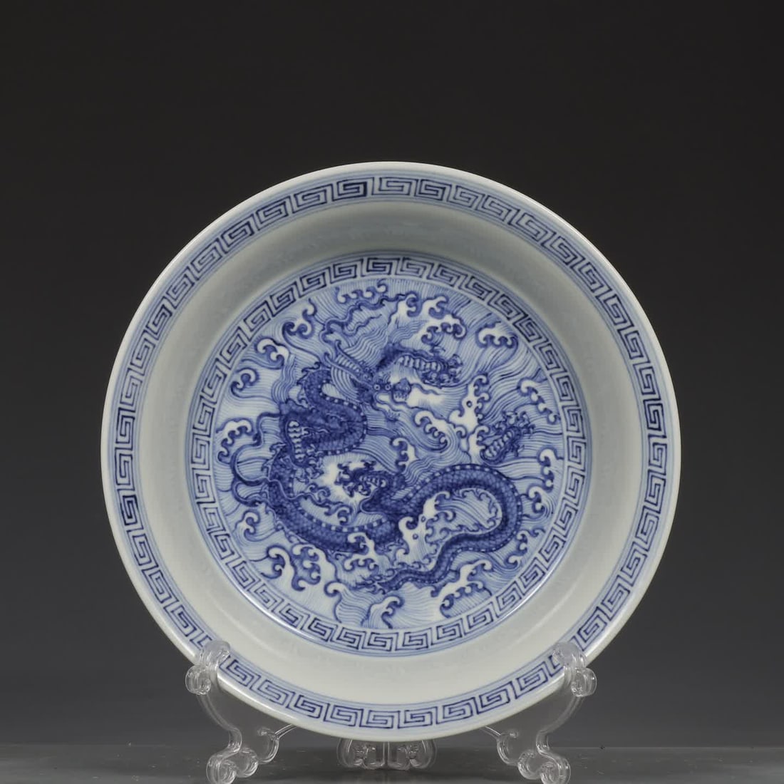 A Ming Xuande blue and white entwined lotus sea dragon pattern wash: Ming Xuande blue and white entwined lotus sea water dragon pattern wash SIZE: H:6.2cm D:22.2cm (The Dimensions Of All Batches Are Manually Measured.If You Need More Detailed Information, Please Contac