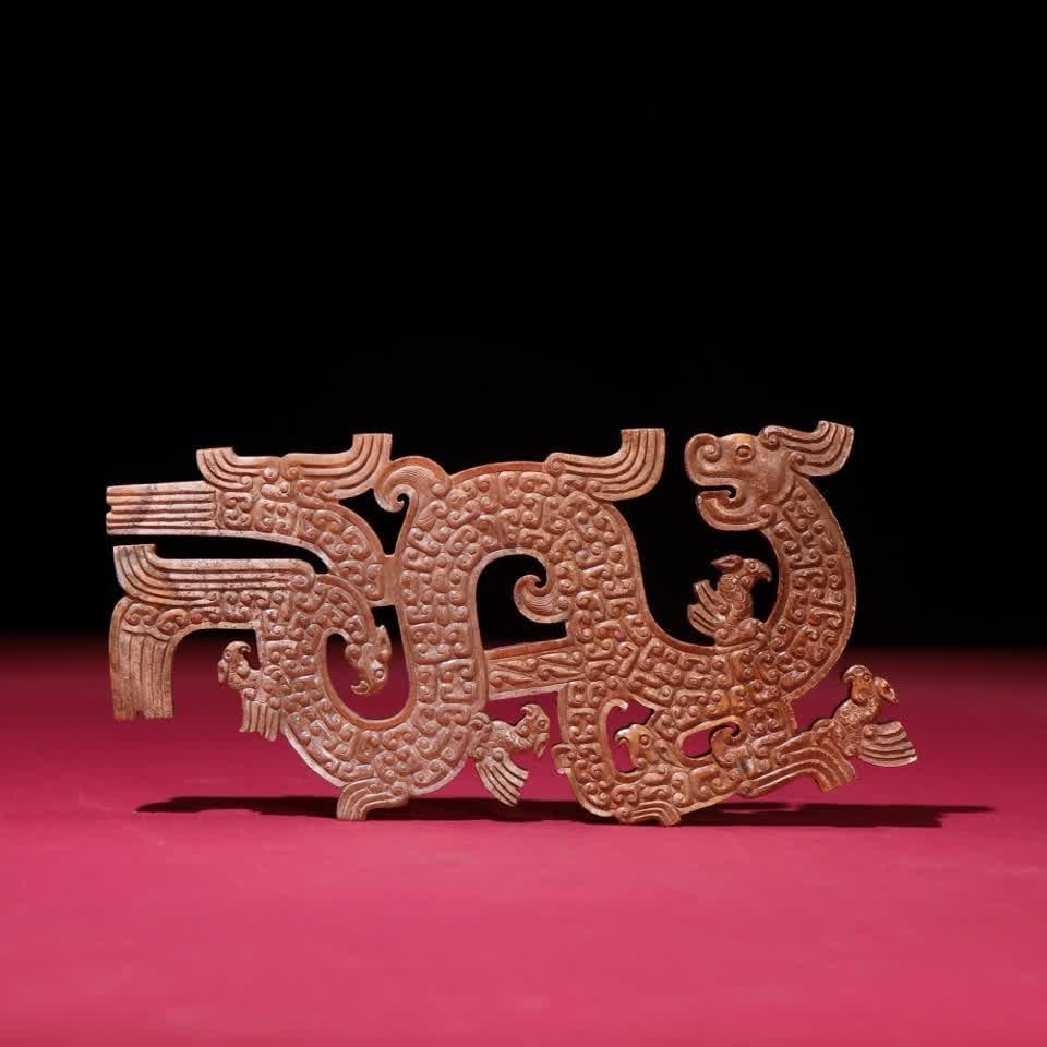 A Han Dynasty dragon and phoenix auspicious gray skin jade pendant: The dragon and phoenix of the Han Dynasty are auspicious, gray skin and jade pendants SIZE: 145x77x8mm W:164g (The Dimensions Of All Batches Are Manually Measured.If You Need More Detailed Information