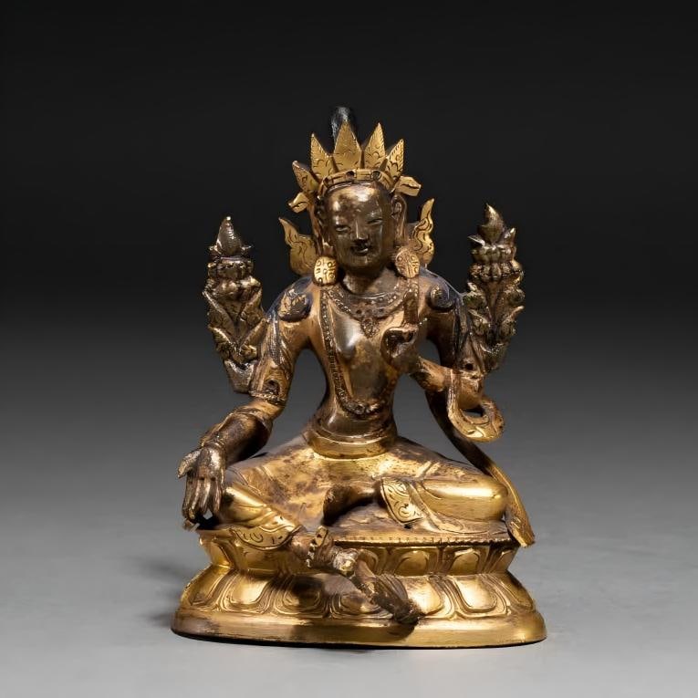 A piece of Qing Dynasty copper gilt green plated mother: Qing Dynasty copper gilt green plating SIZE: H:10cm (The Dimensions Of All Batches Are Manually Measured.If You Need More Detailed Information, Please Contact Our Customer Service Before Bidding.)