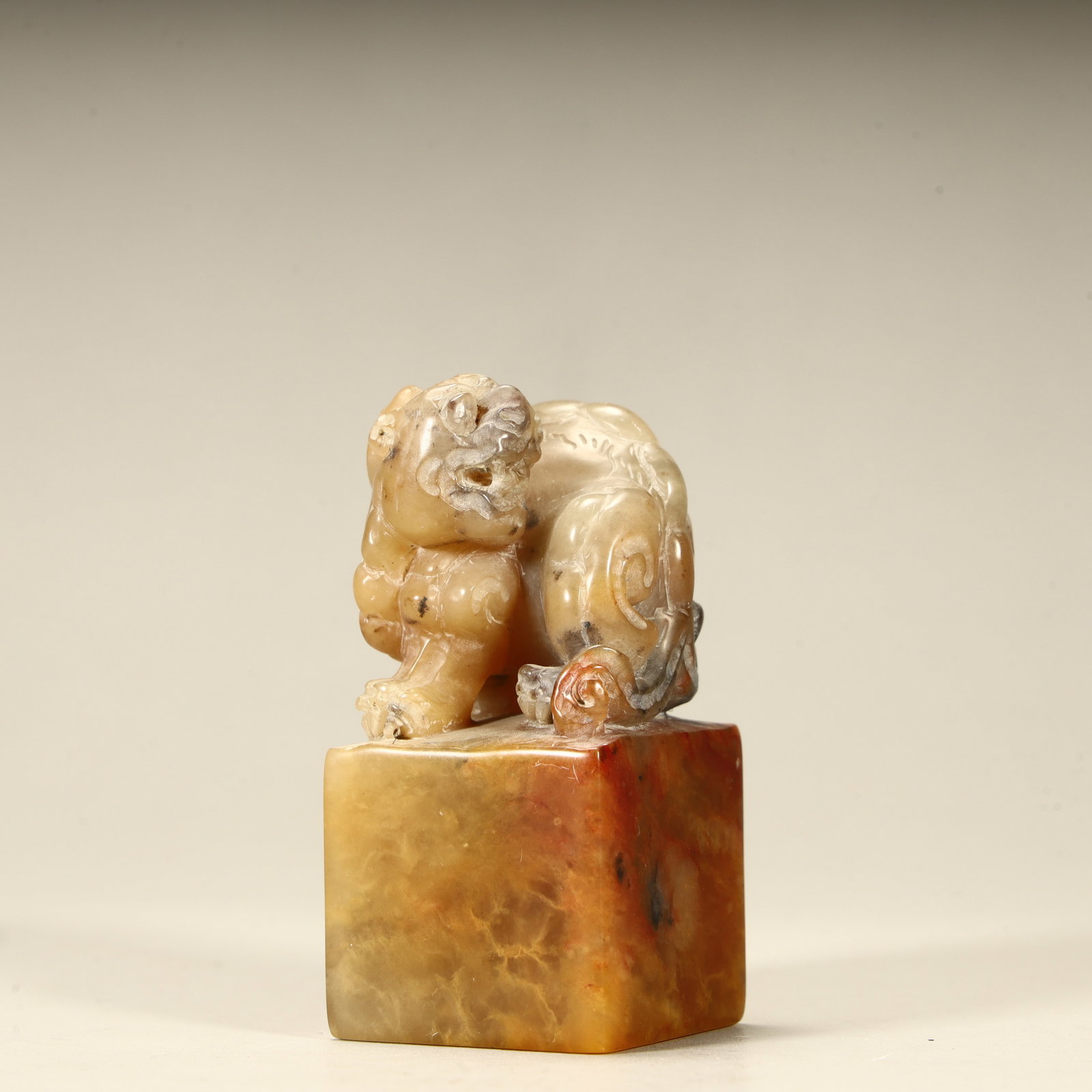 A Qing Dynasty fine Shoushan stone wordless seal: Qing Dynasty boutique Shoushan stone wordless seal SIZE: H:5.7cm L:2.8cm W:2.8cm W:87g (The Dimensions Of All Batches Are Manually Measured.If You Need More Detailed Information, Please Contact Our Cu