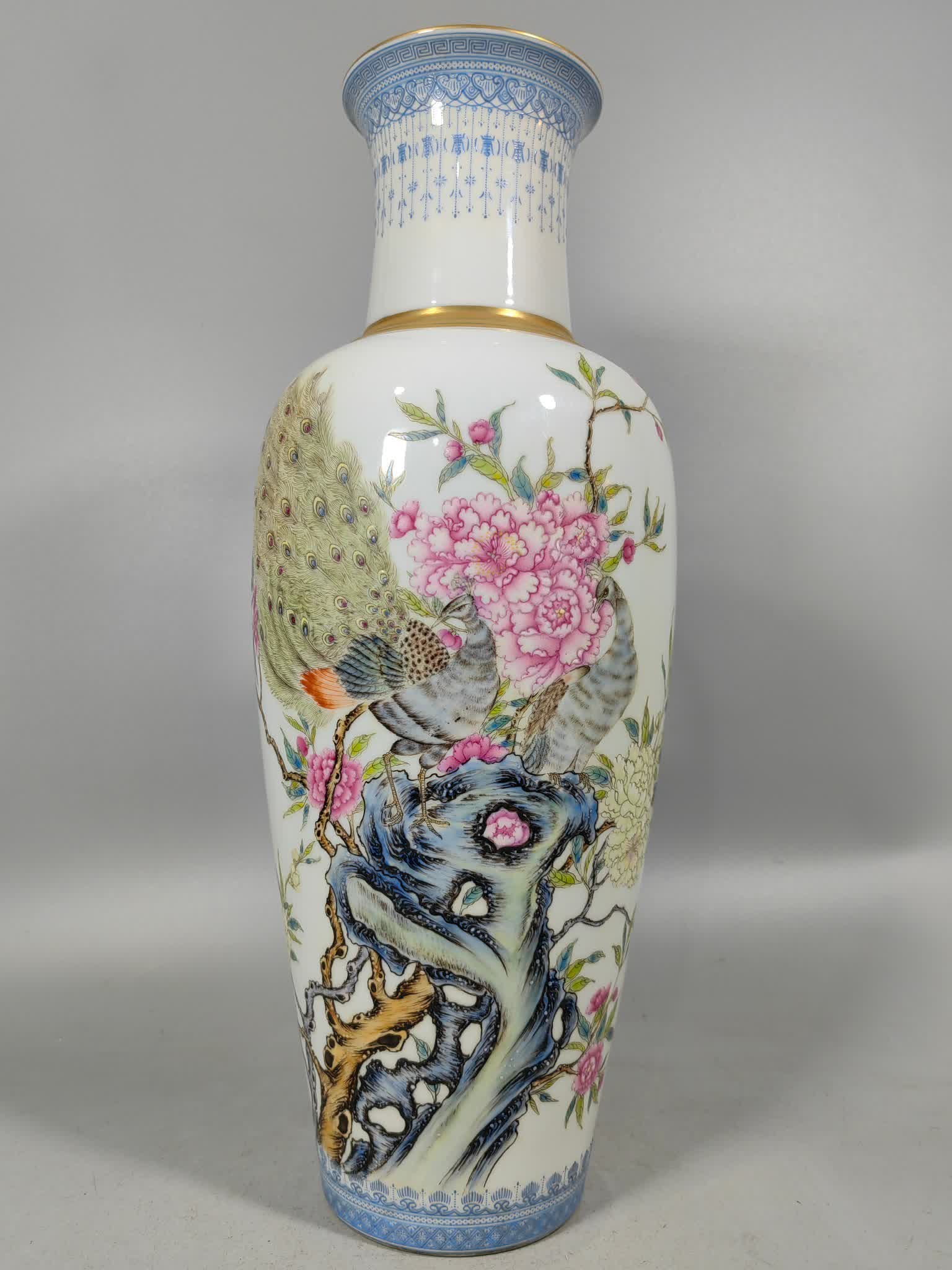 A large vase with Qing Dynasty enamel phoenix emerald edge: Qing Dynasty enamel colorful phoenix emerald large vase SIZE: H:35.5cm W:14.3cm (The Dimensions Of All Batches Are Manually Measured.If You Need More Detailed Information, Please Contact Our Customer