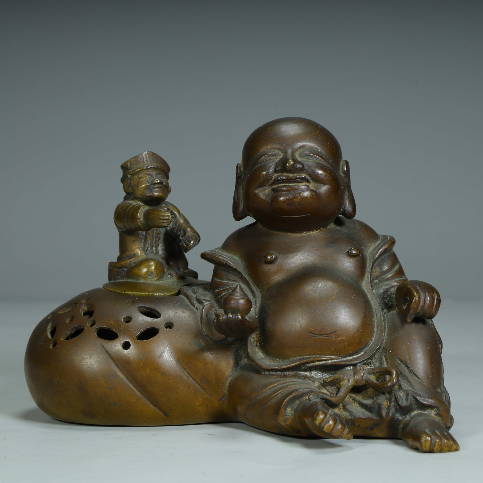 A copper bag monk and boy aromatherapy ornament: Copper cloth bag monk and boy aromatherapy ornament SIZE: H:11cm L:15cm W:13cm W:1168g (The Dimensions Of All Batches Are Manually Measured.If You Need More Detailed Information, Please Contact Our Cu