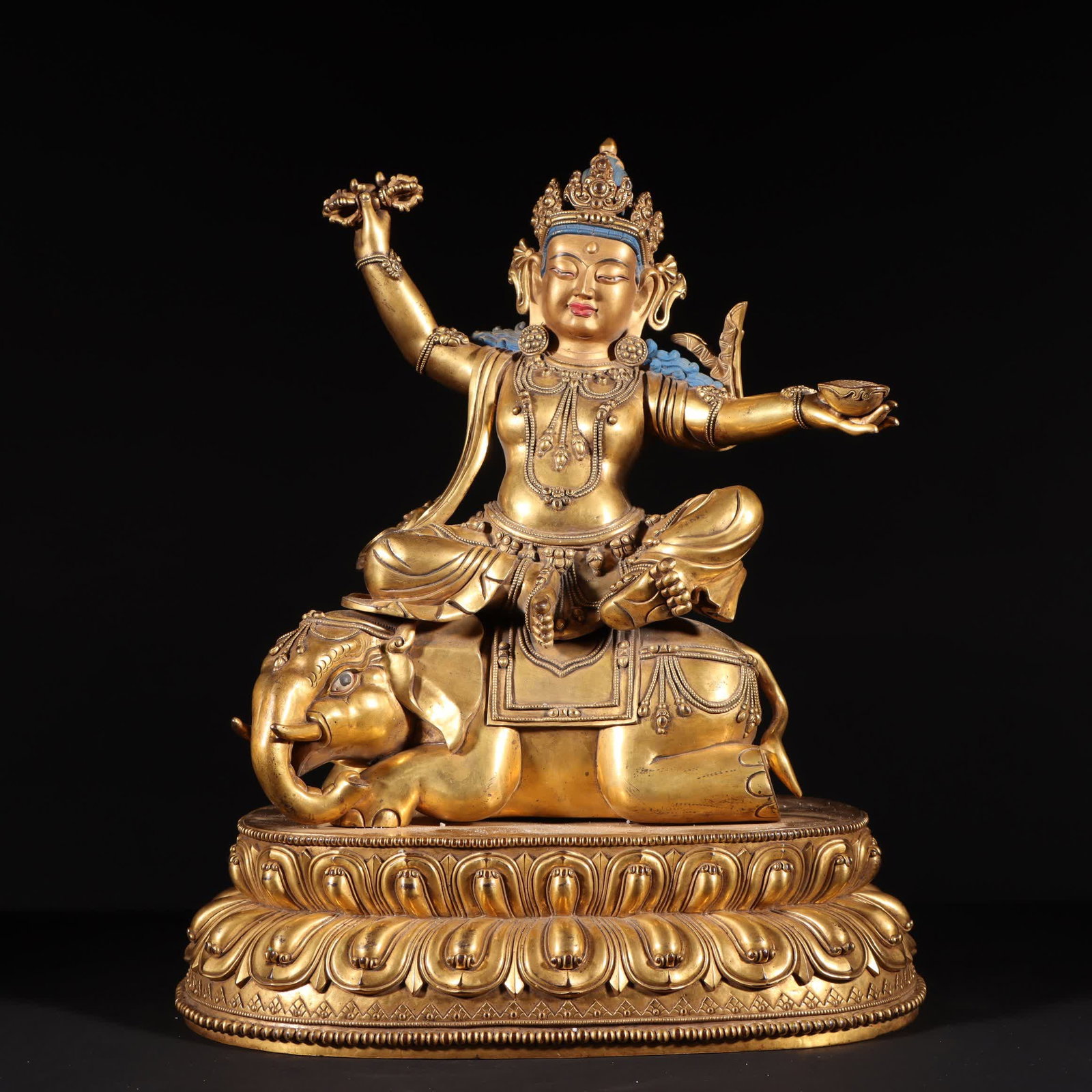 A Tibetan Yongle bronze gilt Buddha statue of the Ming Dynasty: Tibetan Yongle bronze gilt Buddha statue in the Ming Dynasty SIZE: H:36.5cm W:28.5cm W:9355g (The Dimensions Of All Batches Are Manually Measured.If You Need More Detailed Information, Please Contact
