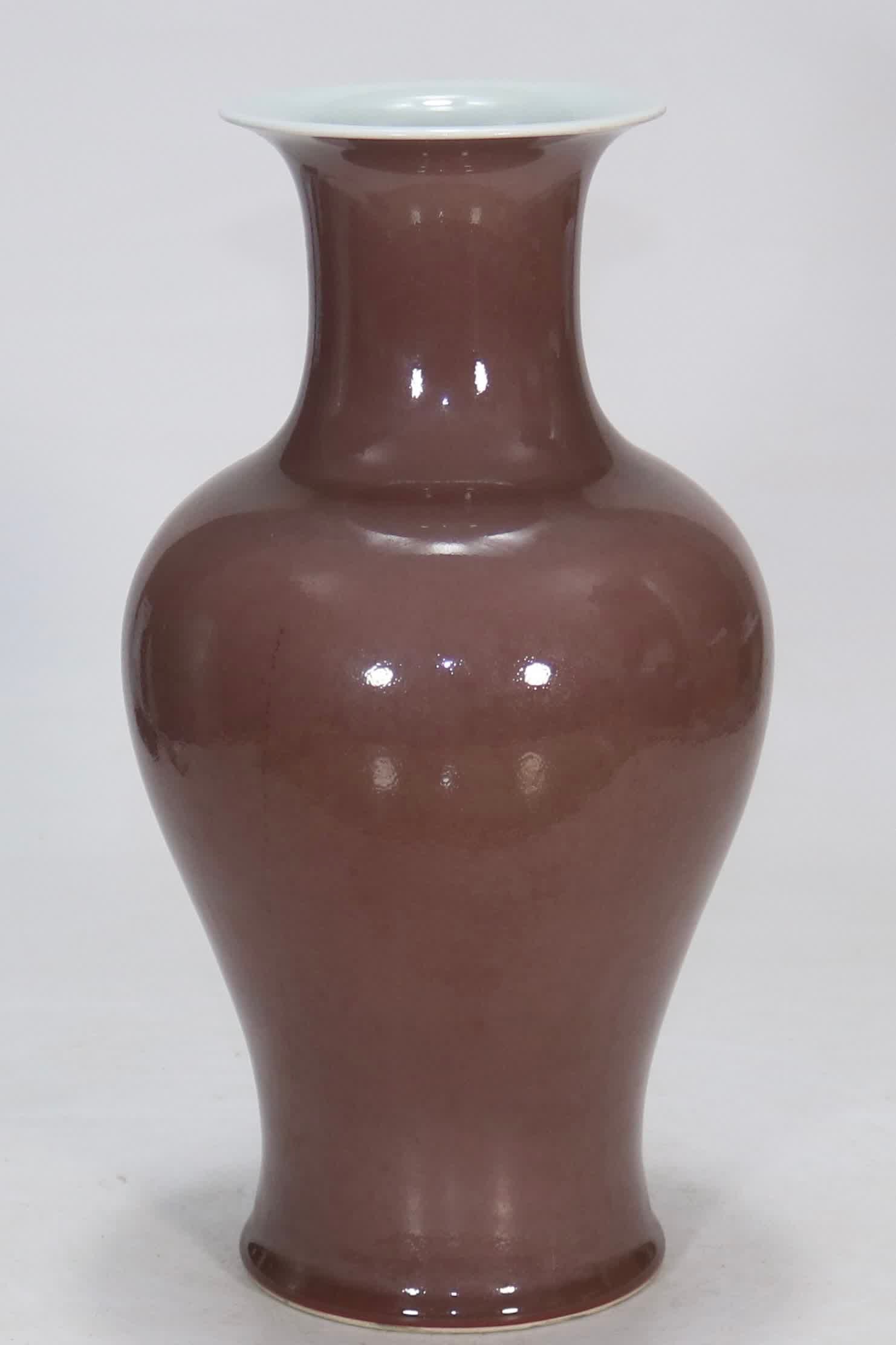 A Qing Kangxi cowpea red glazed Guanyin bottle: Qing Kangxi cowpea red glazed Guanyin bottle SIZE: H:30cm mouthD:11cm (The Dimensions Of All Batches Are Manually Measured.If You Need More Detailed Information, Please Contact Our Customer Service Be