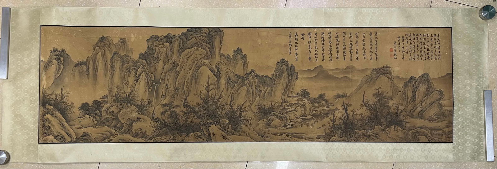 A picture of Tang Yin's secluded residence in the mountains and rivers (1 of 17)