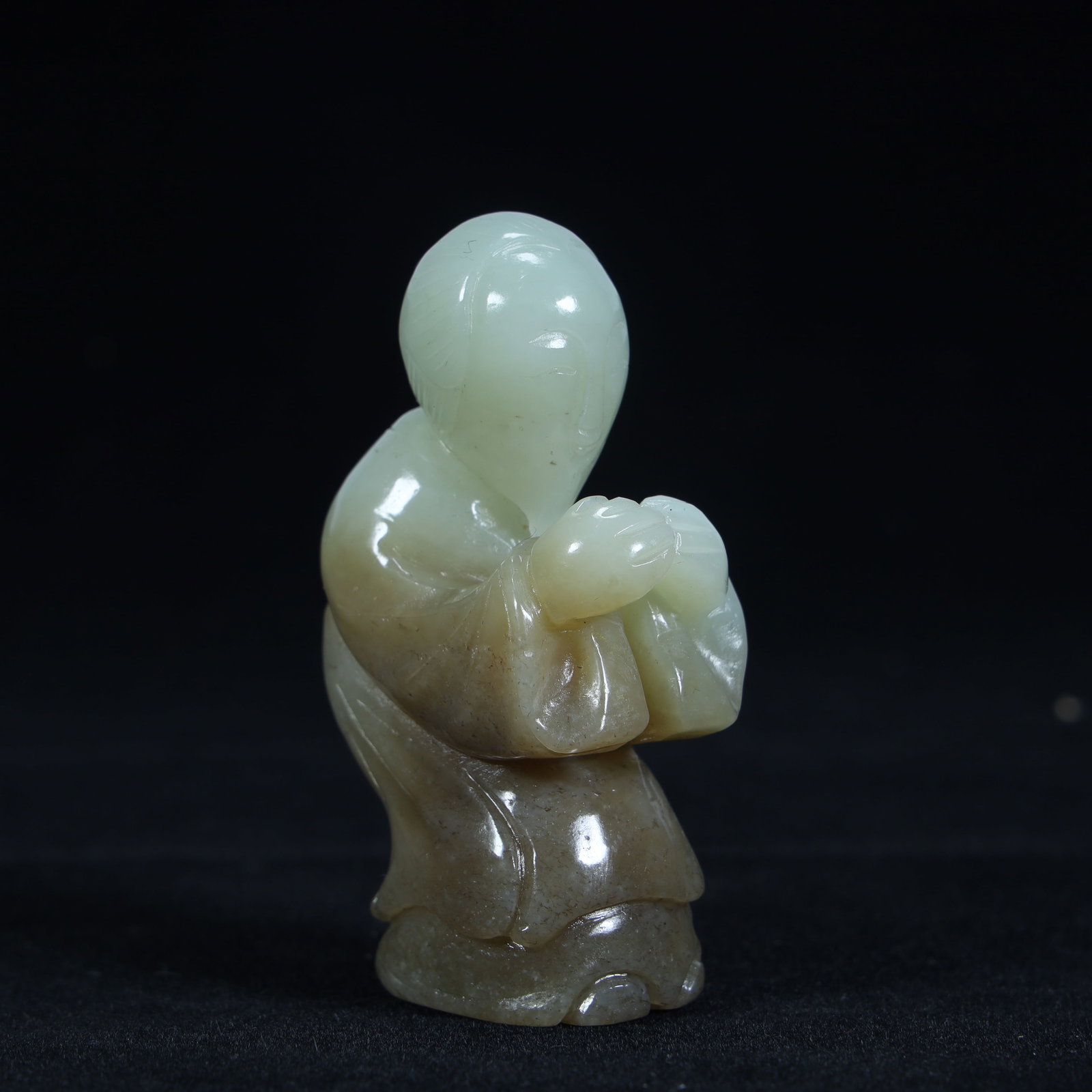 A piece of Qing Dynasty Hetian jade holding a boy: Qing Dynasty Hetian jade holding the piece of the boy SIZE: H:7cm L:4.5cm W:2.7cm W:106g (The Dimensions Of All Batches Are Manually Measured.If You Need More Detailed Information, Please Contact Our