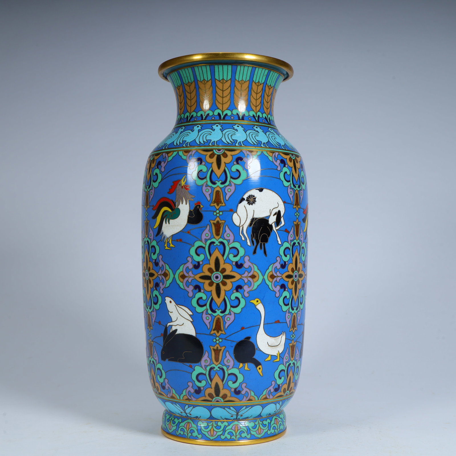 A copper-tired cloisonné enamel animal pattern bottle: Copper tire cloisonné enamel animal pattern bottle SIZE: H:30cm L:13cm W:13cm W:1319g (The Dimensions Of All Batches Are Manually Measured.If You Need More Detailed Information, Please Contact Our Cu