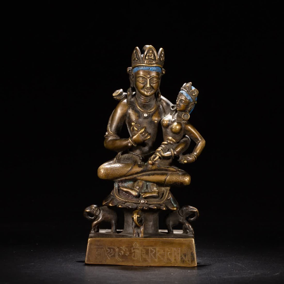 A bronze Buddha statue of the Qing Dynasty: Bronze Buddha statue of the Qing Dynasty SIZE: L:9cm W:6.5cm H:27cm (The Dimensions Of All Batches Are Manually Measured.If You Need More Detailed Information, Please Contact Our Customer Service Befo