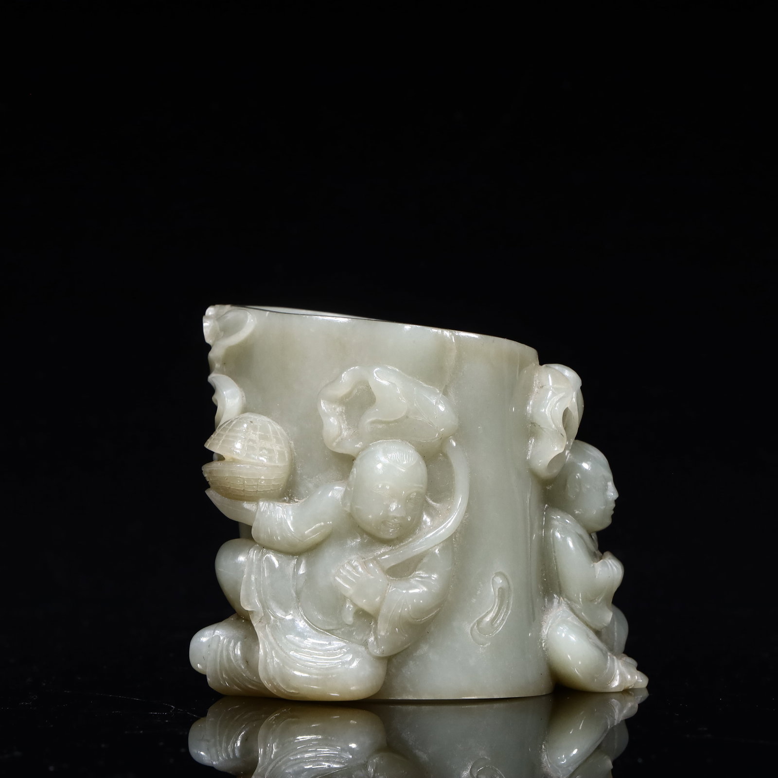 A Hetian jade pen holder: Hetian jade pen holder SIZE: L:9cm W:6cm H:9cm W:363g (The Dimensions Of All Batches Are Manually Measured.If You Need More Detailed Information, Please Contact Our Customer Service Before Bidding.)