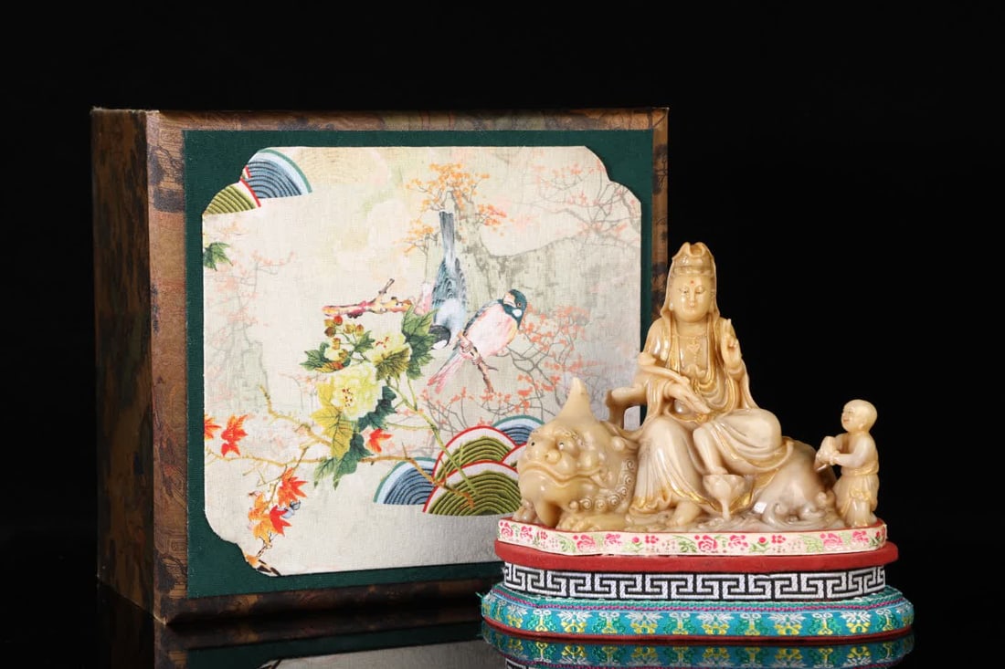 A carving of Shoushan stone Guanyin in the Qing Dynasty: Shoushan stone Guanyin carving in the Qing Dynasty SIZE: W:1159g H:14cm W:16cm (The Dimensions Of All Batches Are Manually Measured.If You Need More Detailed Information, Please Contact Our Customer S