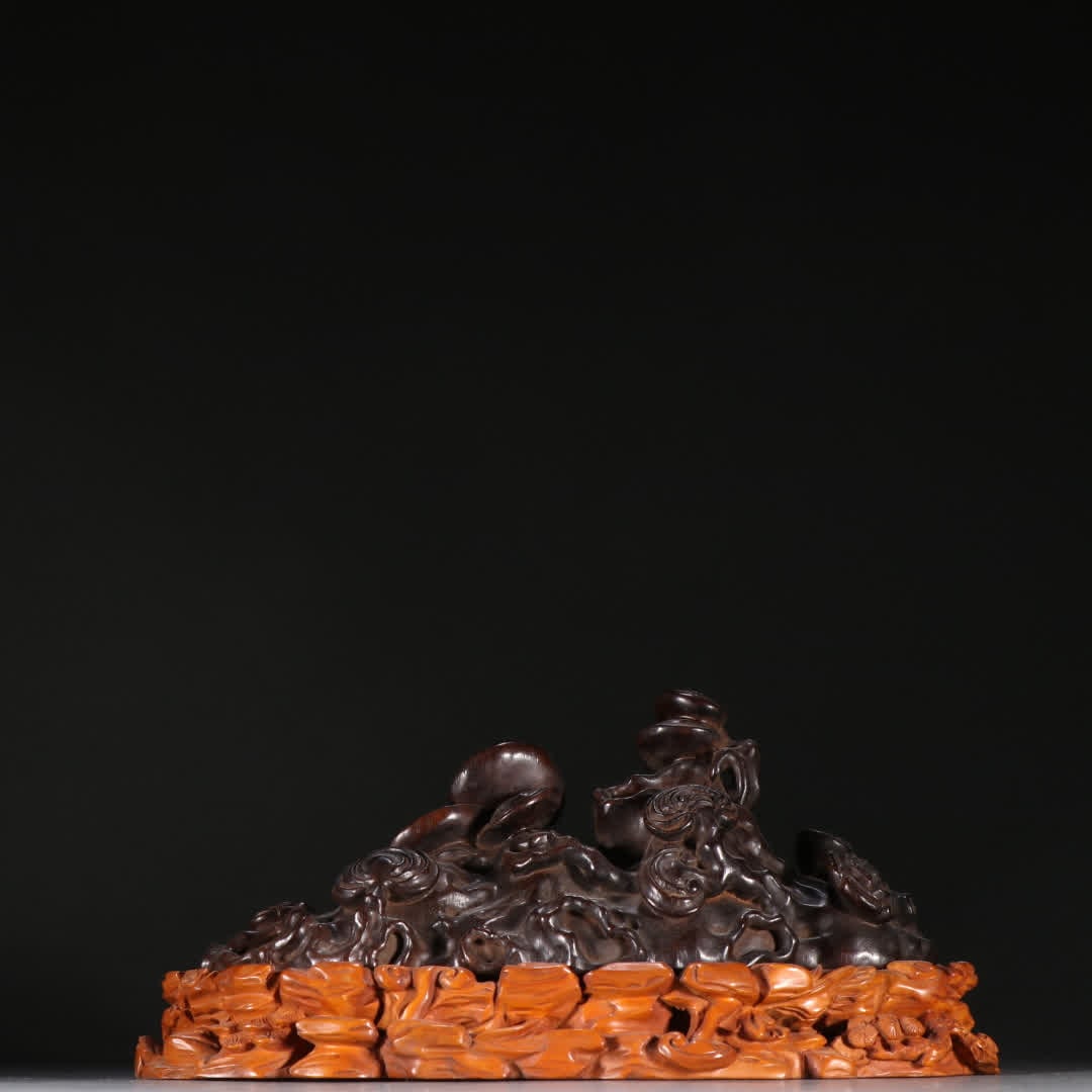 A Qing Dynasty rosewood ornament (1 of 9)