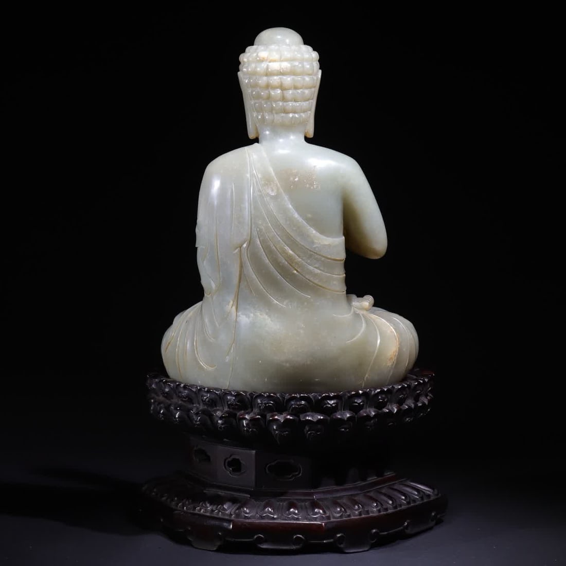 A statue of Shakyamuni Buddha in Hetian Dynasty is enshrined in a heavy vessel: The statue of Shakyamuni Buddha is enshrined with a heavy vessel This statue is equipped with a rosewood lotus platform base, the whole material is carved with a double-layer upside lotus pattern, the