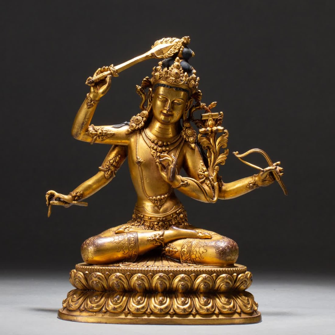 A bronze gilt Buddha statue of the Qing Dynasty: A copper-gilt Buddha statue of the Qing Dynasty SIZE: L:16cm W:10cm H:20cm (The Dimensions Of All Batches Are Manually Measured.If You Need More Detailed Information, Please Contact Our Customer Servi