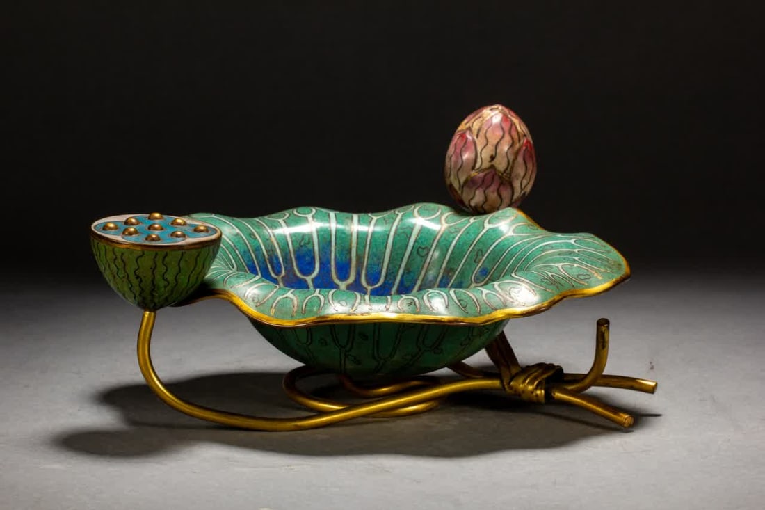 A cloisonné lotus leaf pot from the Qing Dynasty: Qing Dynasty cloisonné lotus leaf basin SIZE: L:24cm W:23cm H:13.5cm (The Dimensions Of All Batches Are Manually Measured.If You Need More Detailed Information, Please Contact Our Customer Service Be