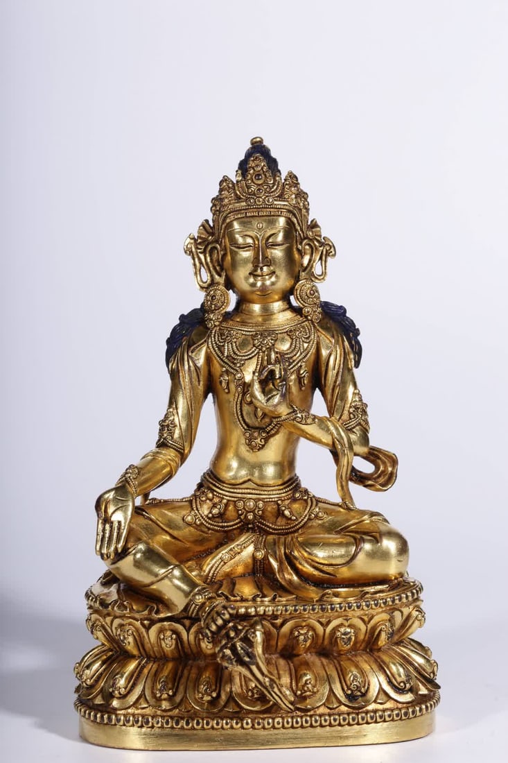 A Qing Dynasty bronze gilt free Guanyin seated statue: Qing Dynasty copper gilt free Guanyin seated statue SIZE: H:16cm L:9.5cm W:6.5cm W:926g (The Dimensions Of All Batches Are Manually Measured.If You Need More Detailed Information, Please Contact Our C