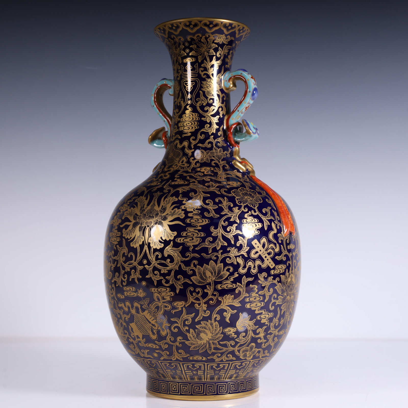 A piece The overall appearance of this bottle is intact, no bumps, no touches, no repairs, the: The overall appearance of this bottle is intact, no bumps, no repairs, no repairs, the porcelain tire is delicate and thick, the porcelain is exquisite, the glaze color is warm and charming, the shape