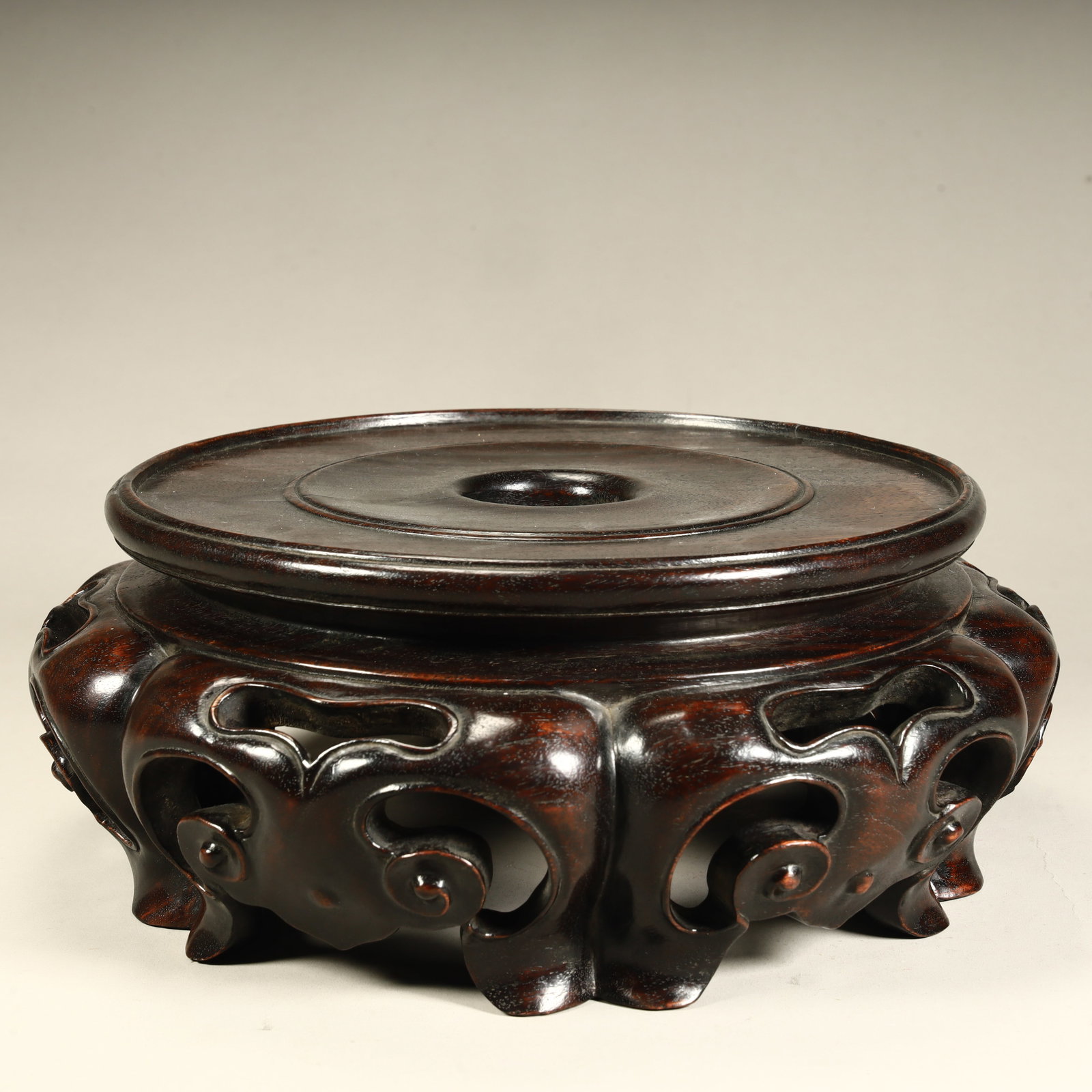 A Qing Dynasty fine mahogany base: Qing Dynasty boutique mahogany base SIZE: H:10cm L:25cm W:25cm W:1.2kg (The Dimensions Of All Batches Are Manually Measured.If You Need More Detailed Information, Please Contact Our Customer
